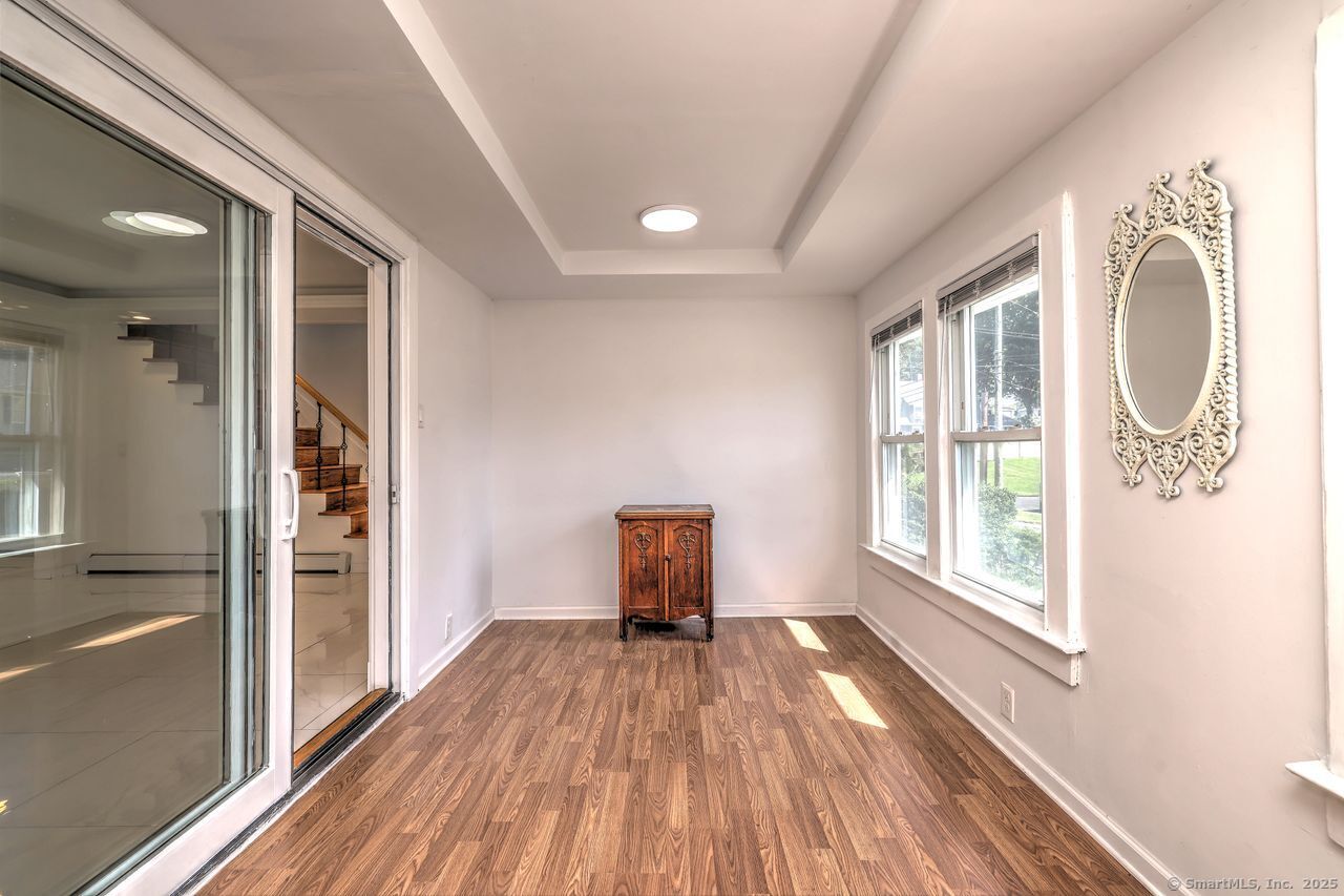 Milford, Connecticut, 06461, United States, 5 Bedrooms Bedrooms, ,2 BathroomsBathrooms,Residential,For Sale,1949907