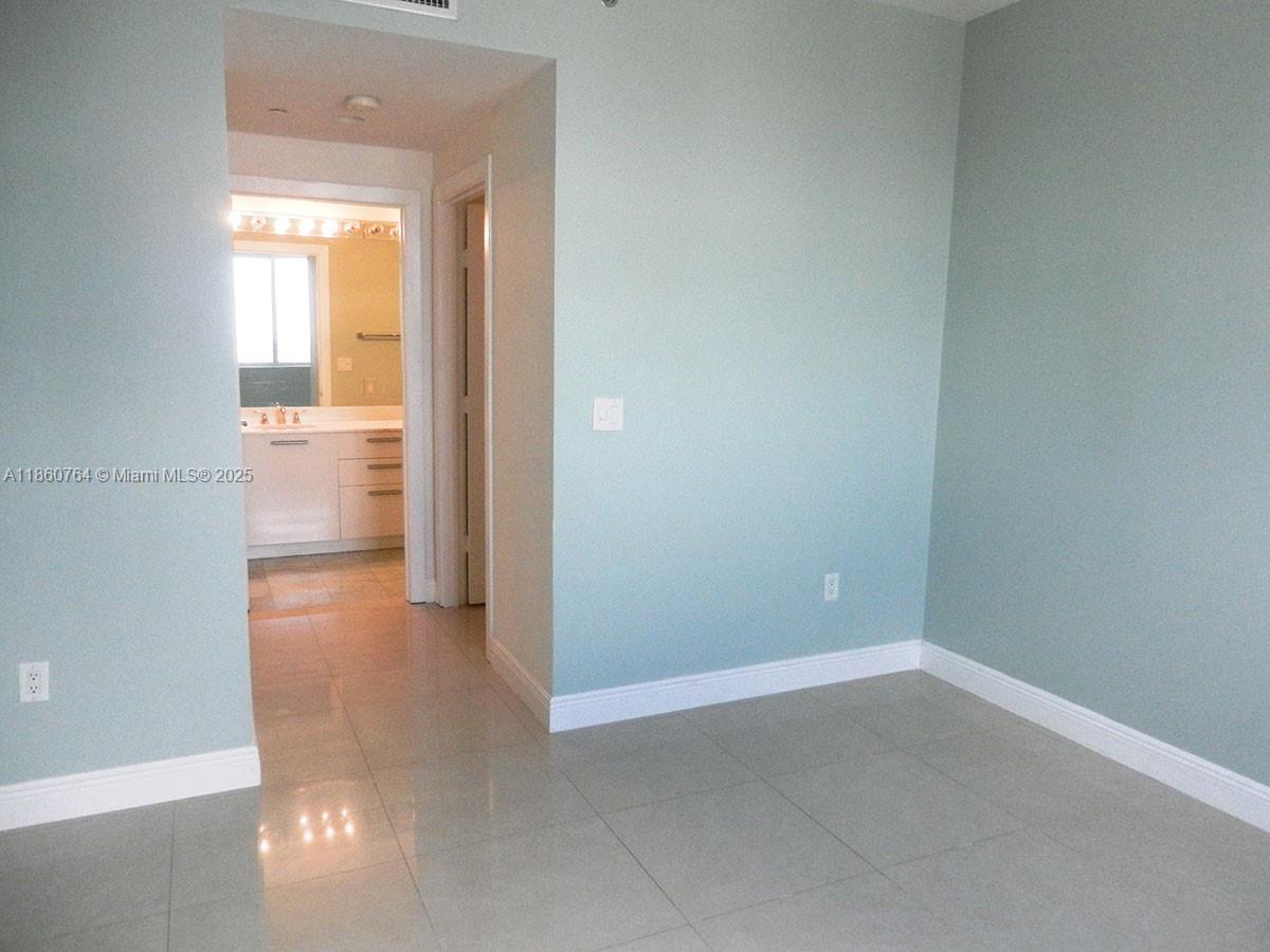 Miami, Florida, 33131, United States, 2 Bedrooms Bedrooms, ,3 BathroomsBathrooms,Residential,For Sale,1919526