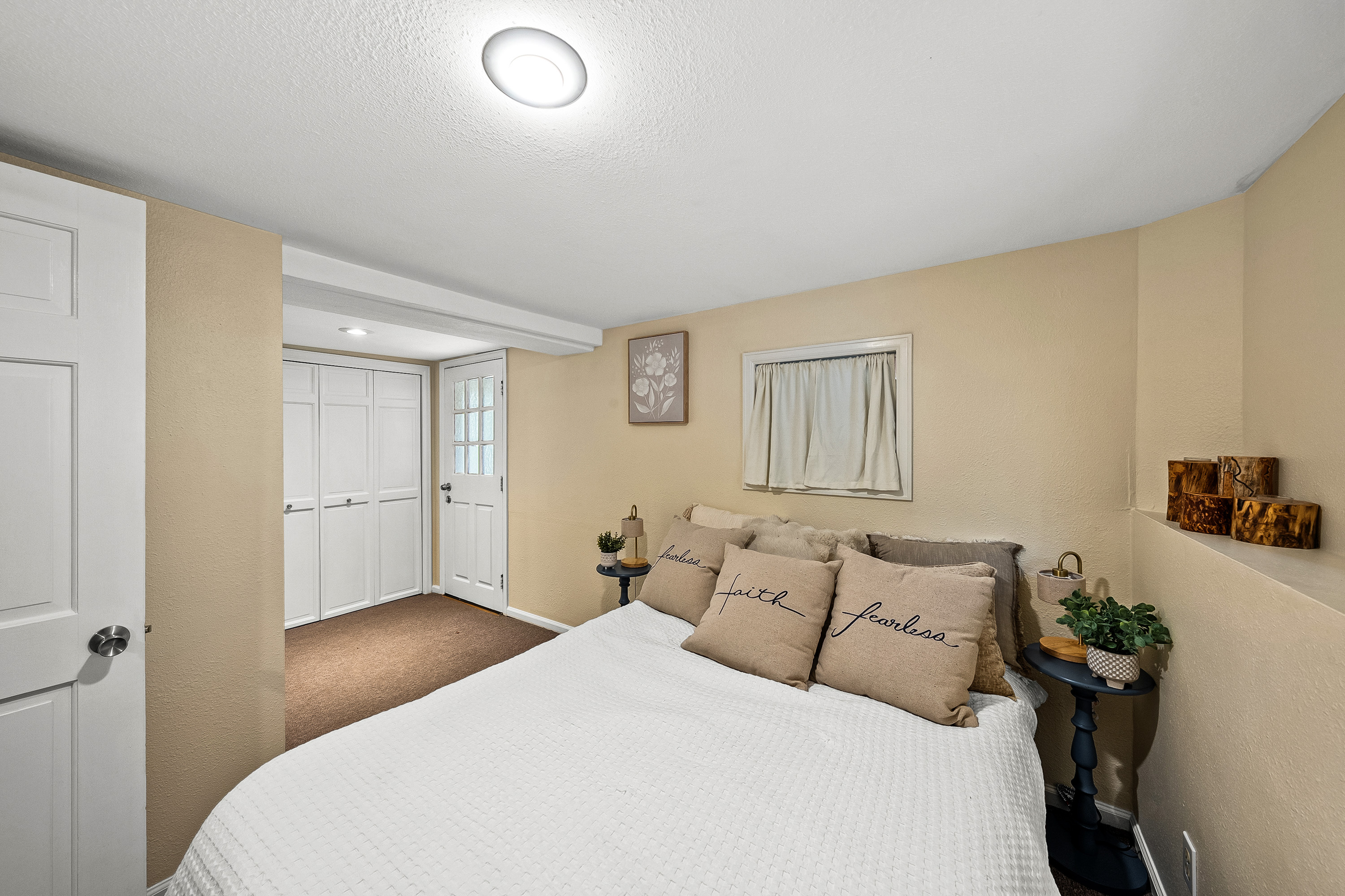  Rare Opportunity to Own 2 Homes Just Steps Away from Coveted Evergreen Lake - 物件實景