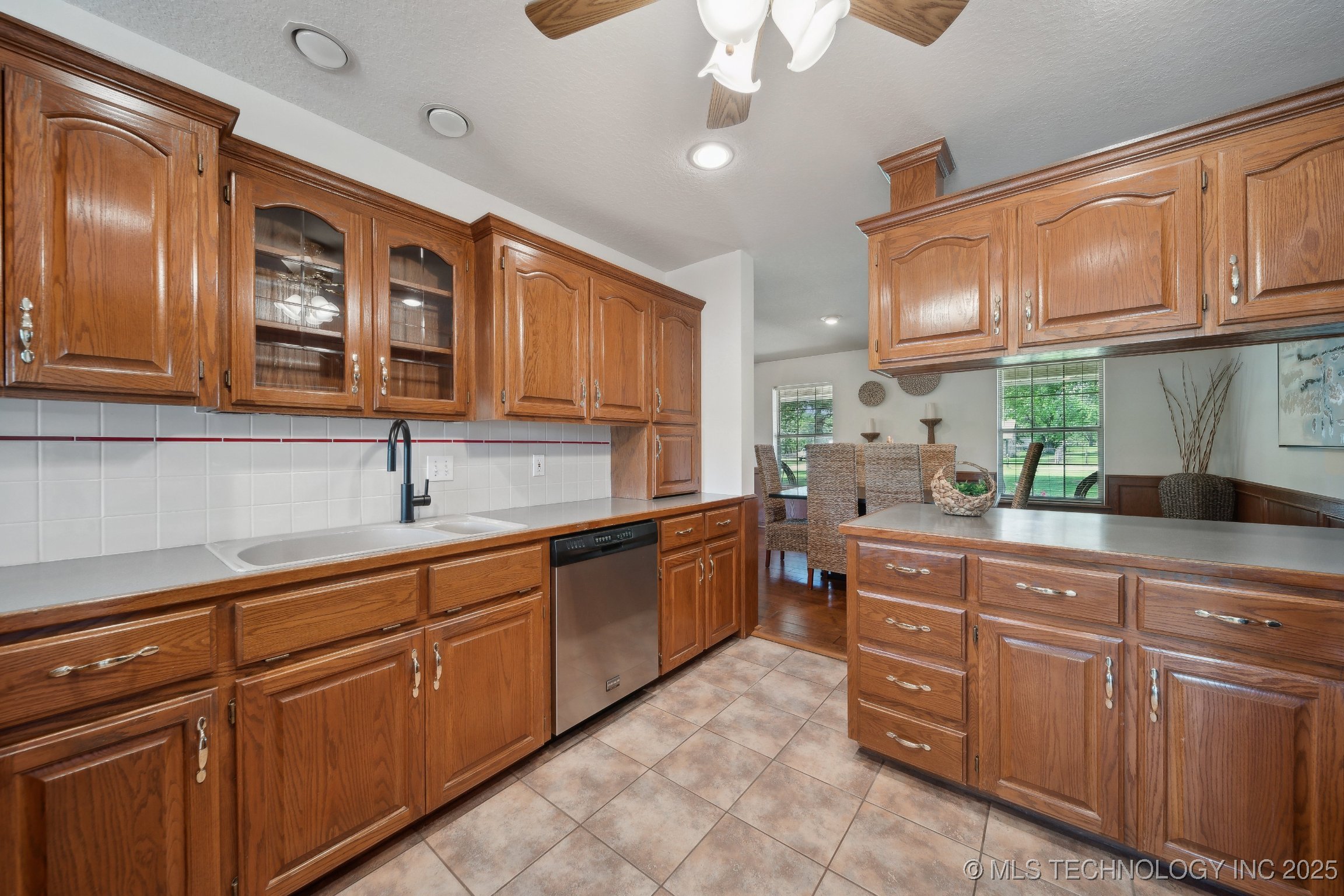 Collinsville, Oklahoma, 74021, United States, 4 Bedrooms Bedrooms, ,3 BathroomsBathrooms,Residential,For Sale,1993596