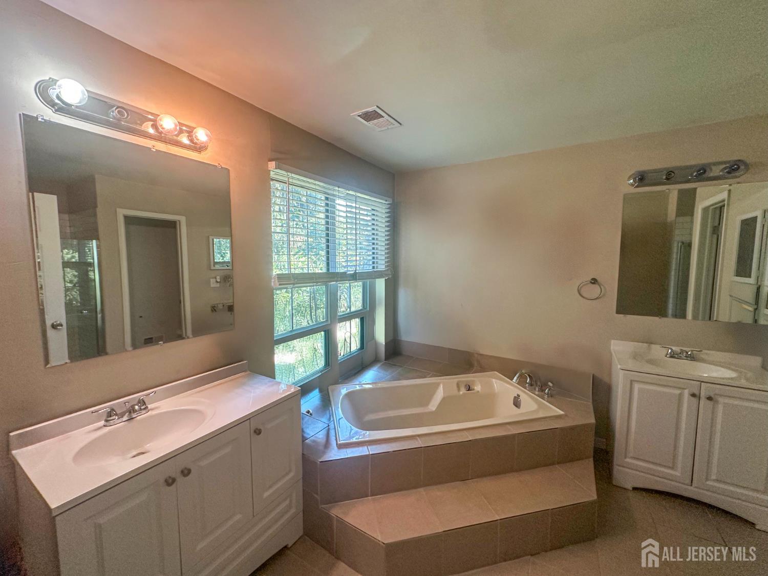 Franklin Twsp, New Jersey, 08873, United States, 3 Bedrooms Bedrooms, ,3 BathroomsBathrooms,Residential,For Sale,1942876