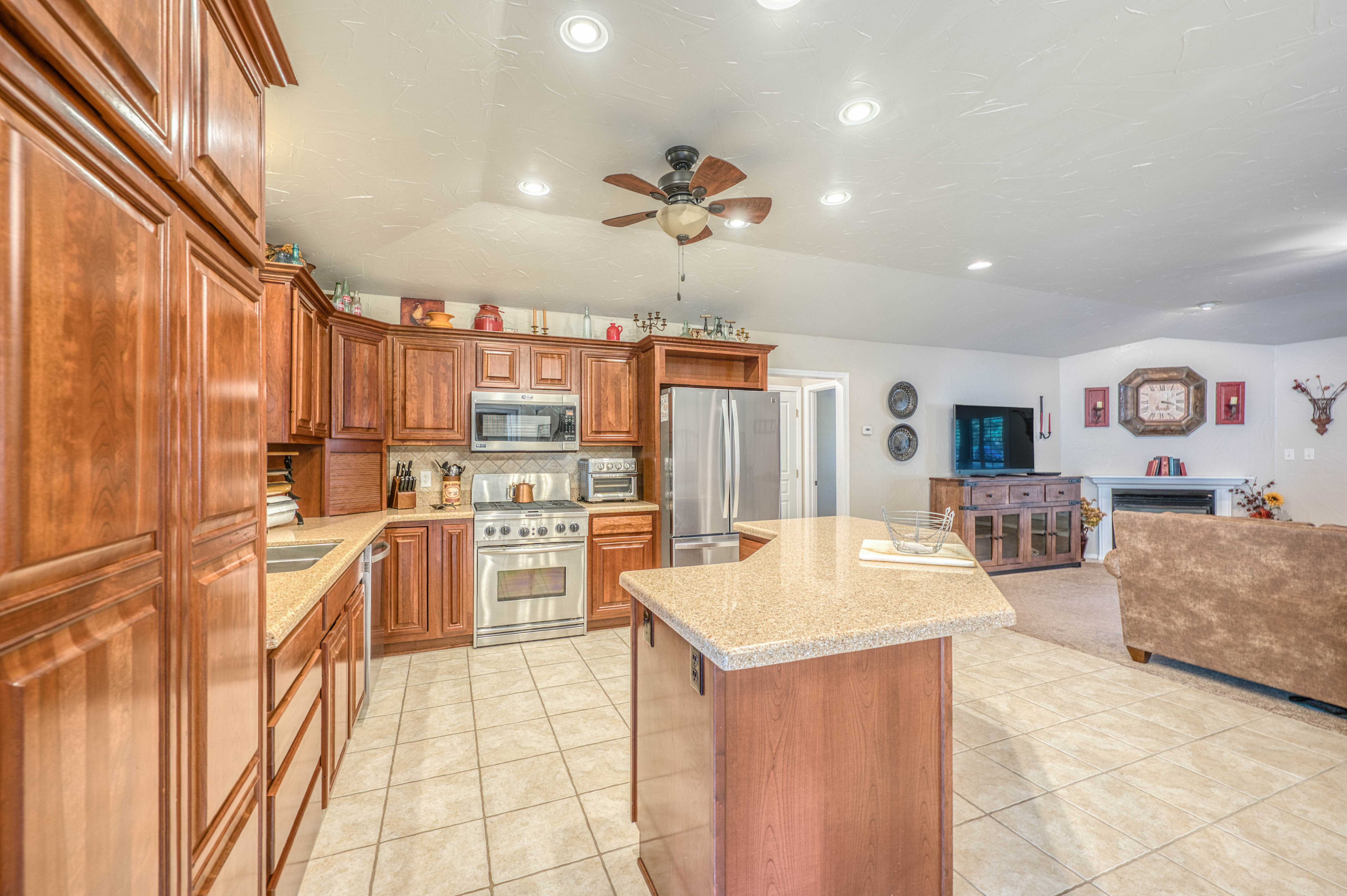 Alto, New Mexico, 88312, United States, 3 Bedrooms Bedrooms, ,2 BathroomsBathrooms,Residential,For Sale,2005100