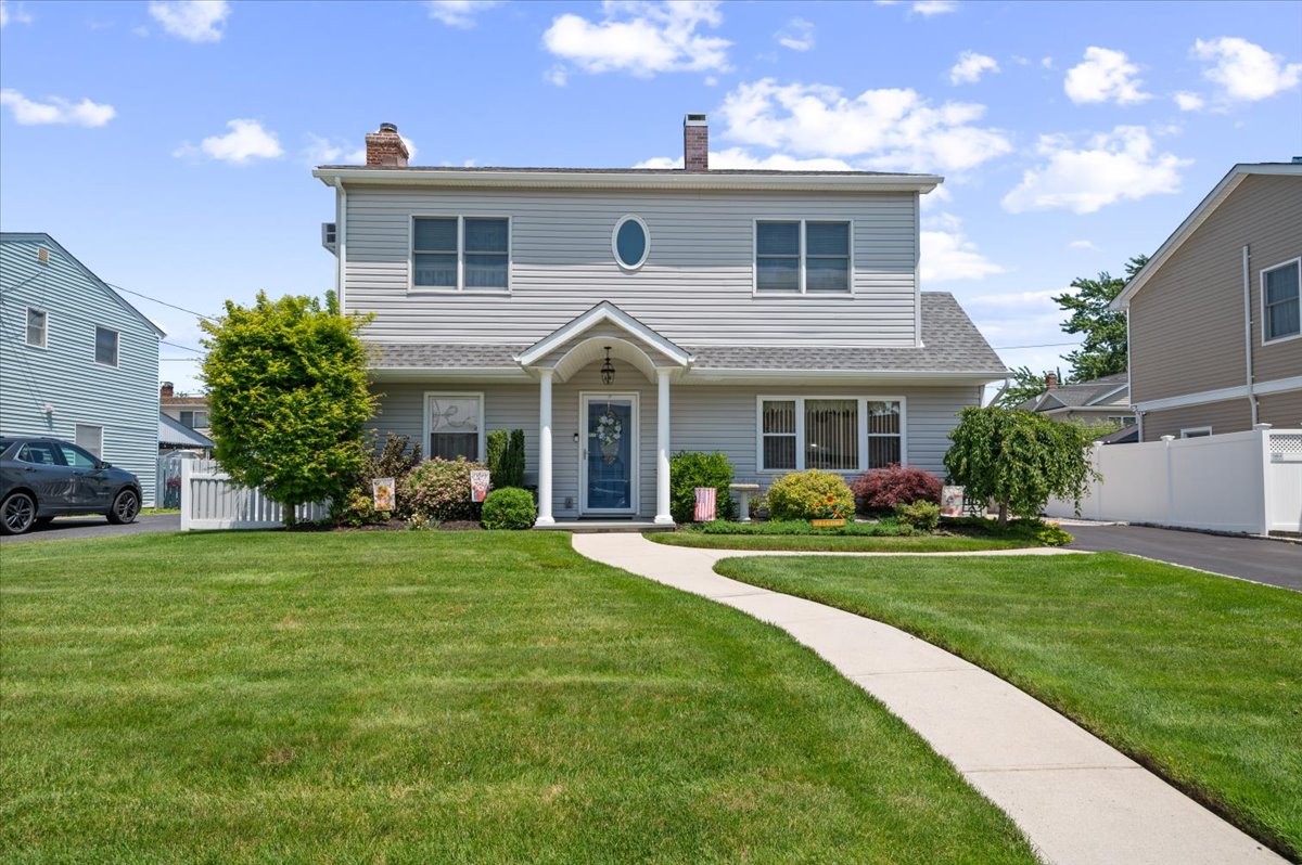 Levittown, New York, 11756, United States, 5 Bedrooms Bedrooms, ,2 BathroomsBathrooms,Residential,For Sale,1920496