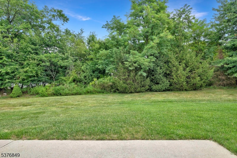Franklin Twp., New Jersey, 08873, United States, 3 Bedrooms Bedrooms, ,2 BathroomsBathrooms,Residential,For Sale,1926291
