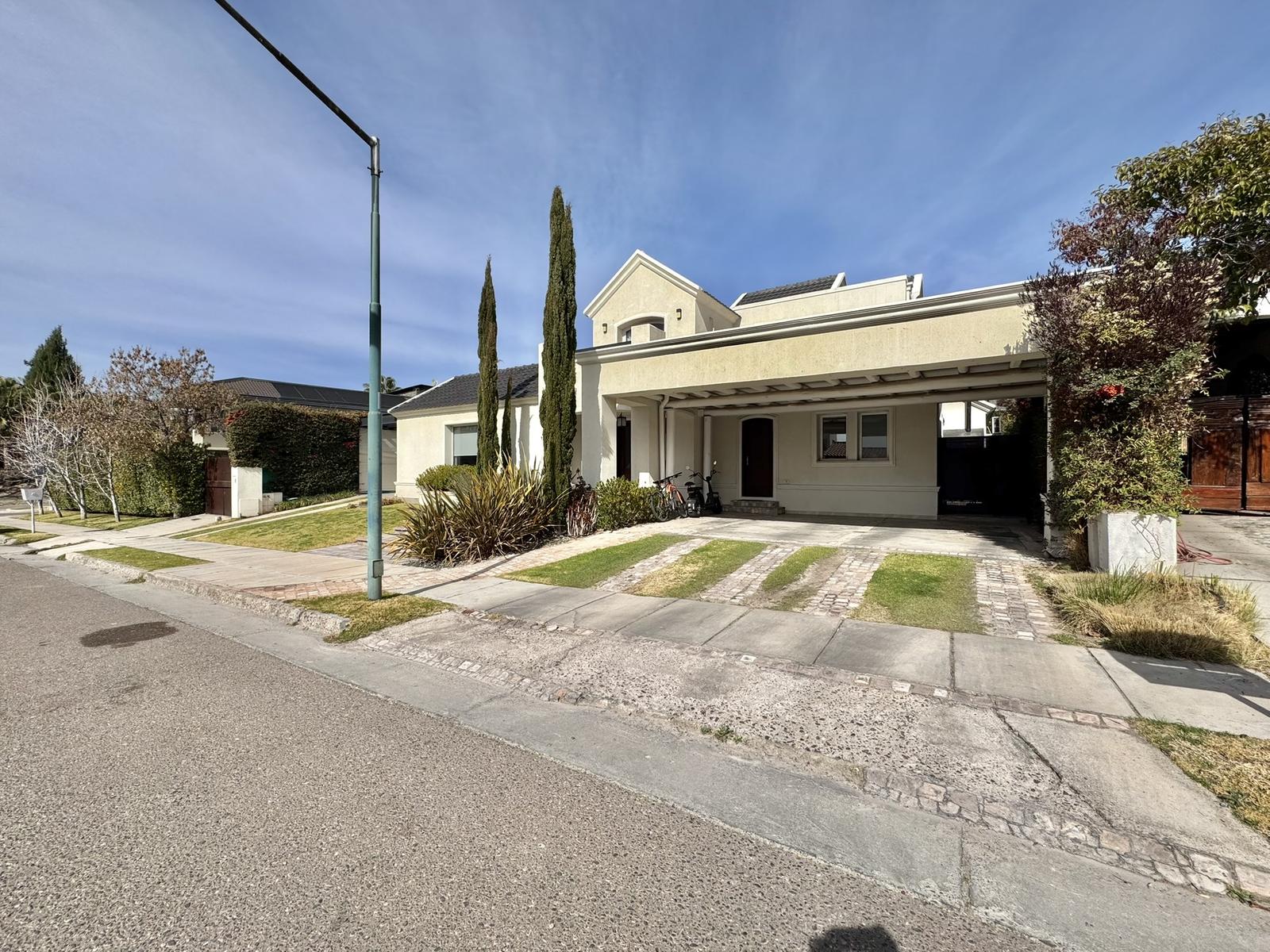 Godoy Cruz, AR-M, AR, 5 Bedrooms Bedrooms, ,4 BathroomsBathrooms,Residential,For Sale,1961859