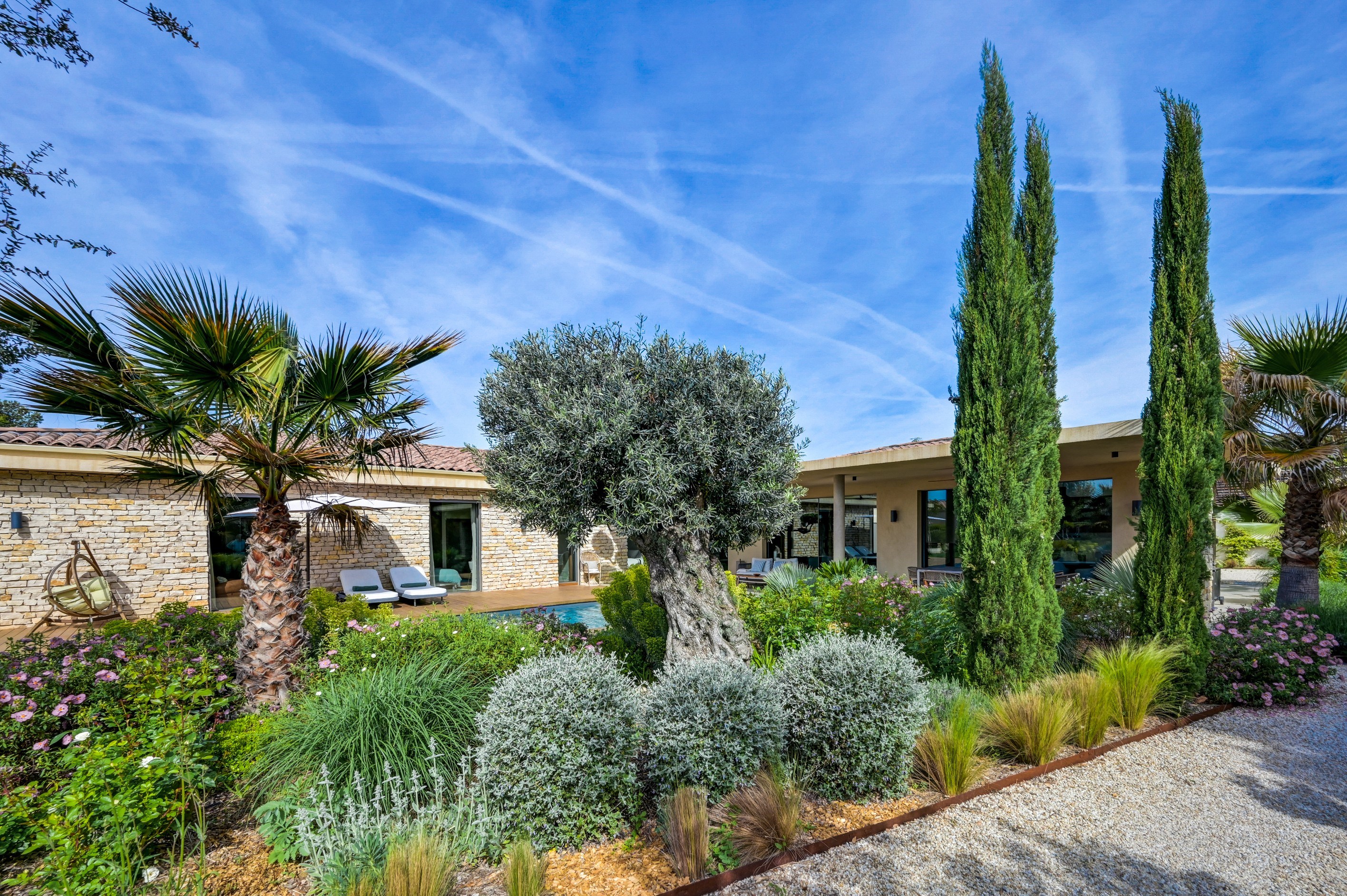  Elegant single-storey villa – 225 sqm of living space – 1,500 sqm landscaped gr… - 物件實景