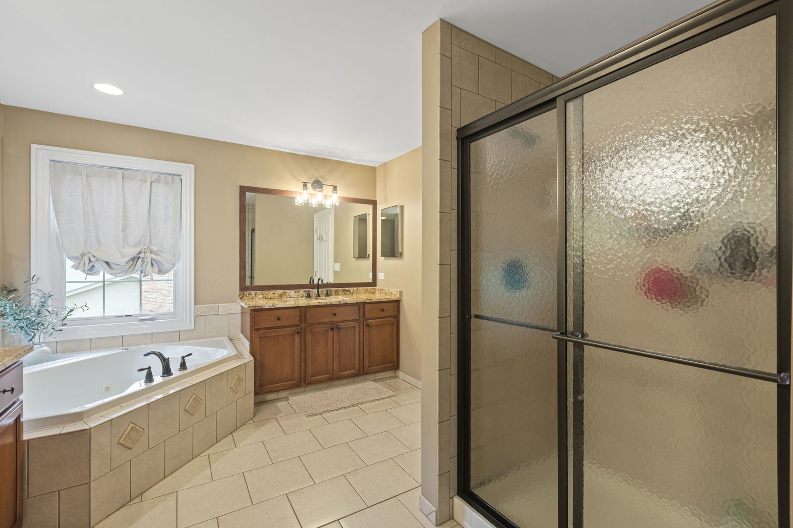 Prospect Heights, Illinois, 60070, United States, 4 Bedrooms Bedrooms, ,4 BathroomsBathrooms,Residential,For Sale,1940157