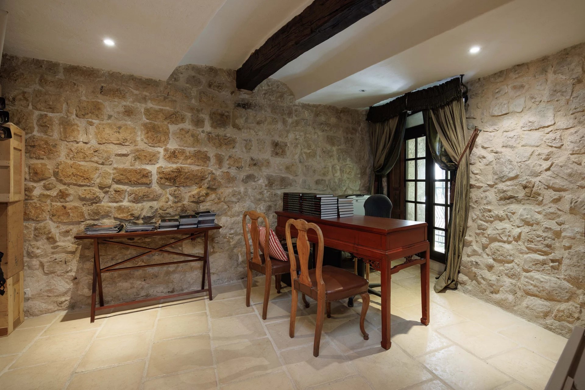 Saint-Paul-de-Vence, Provence-Alpes-Côte d’Azur, 06570, FR, 2 Bedrooms Bedrooms, ,Residential,For Sale,1826709