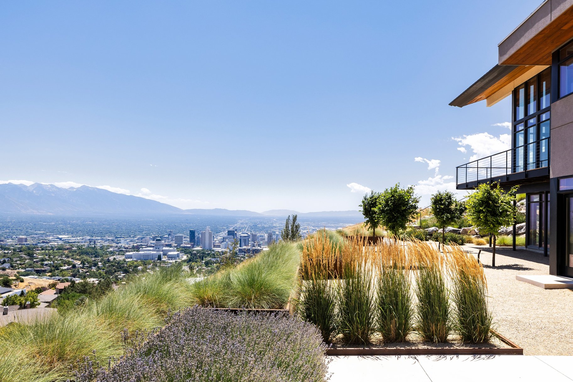  Stunning Contemporary Home with Commanding Views - 物件實景