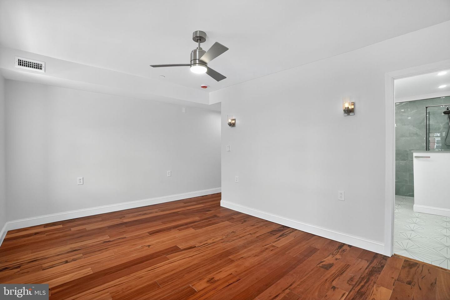 Philadelphia, Pennsylvania, 19147, United States, 3 Bedrooms Bedrooms, ,4 BathroomsBathrooms,Residential,For Sale,1926434