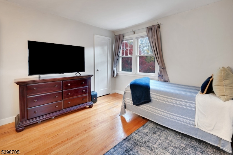 Mountain Lakes Boro, New Jersey, 07046, United States, 3 Bedrooms Bedrooms, ,2 BathroomsBathrooms,Residential,For Sale,1991088