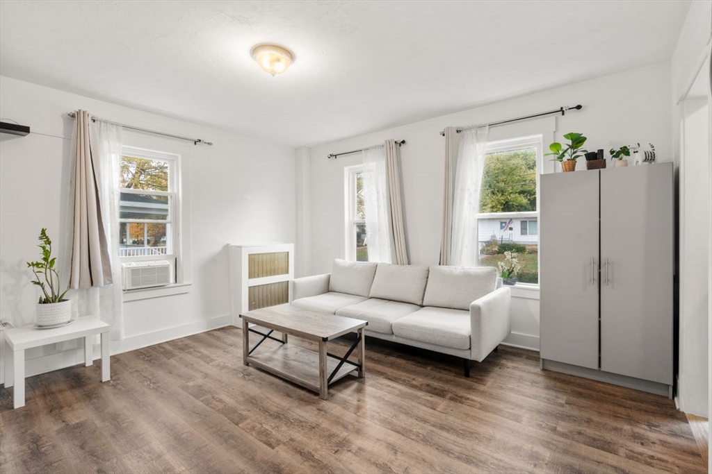 Rockland, Massachusetts, 02370, United States, 3 Bedrooms Bedrooms, ,1 BathroomBathrooms,Residential,For Sale,1968670