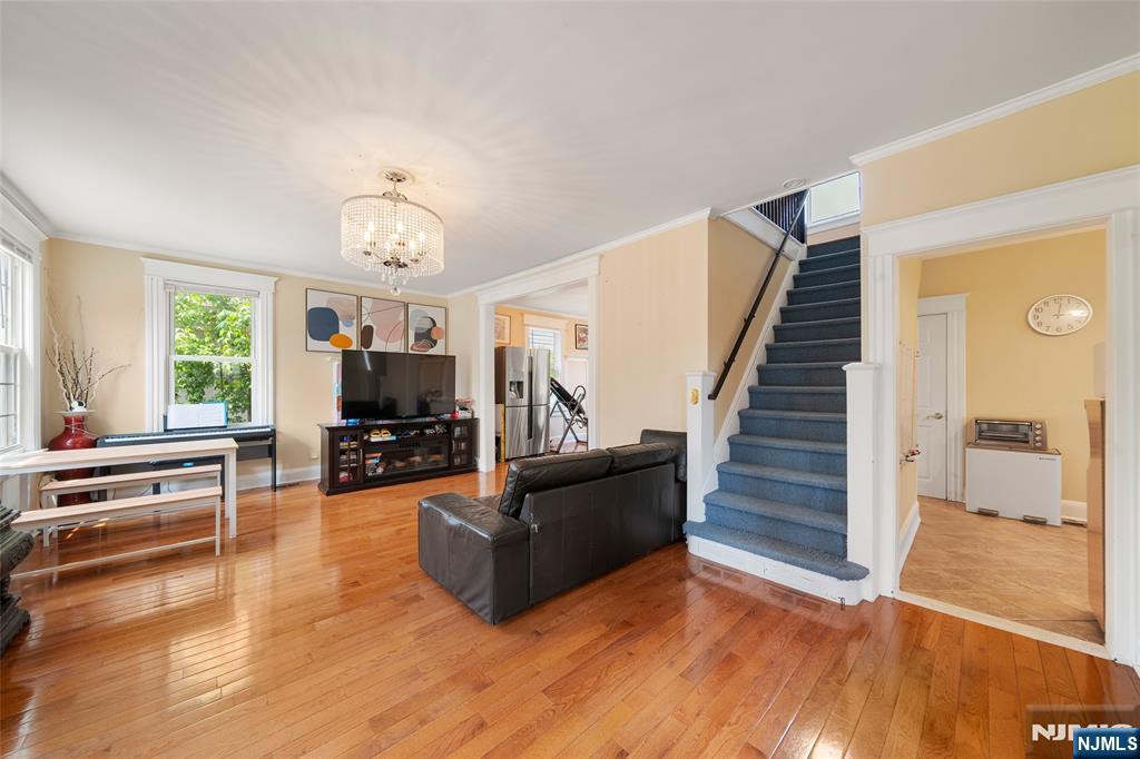 Fort Lee, New Jersey, 07024, United States, 4 Bedrooms Bedrooms, ,3 BathroomsBathrooms,Residential,For Sale,1850035