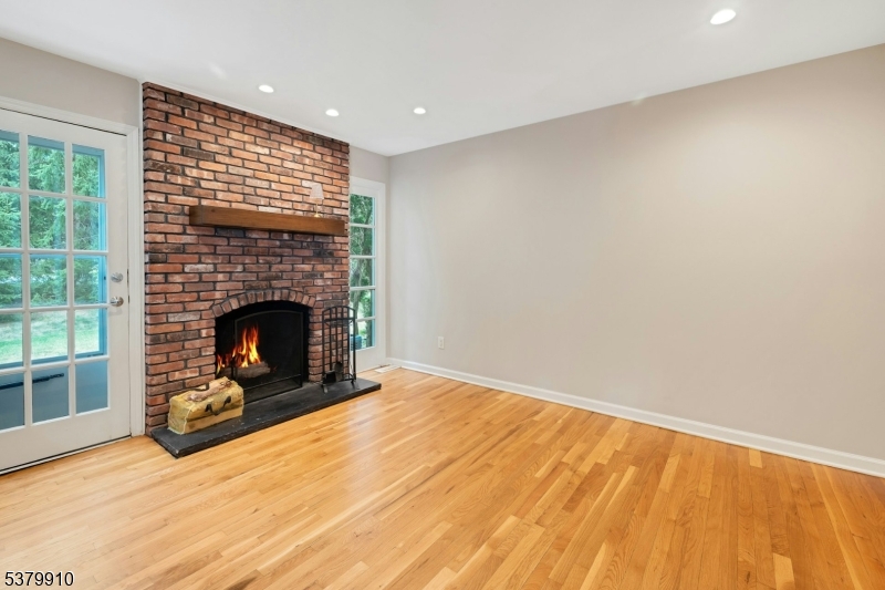 Mendham Boro, New Jersey, 07945, United States, 2 Bedrooms Bedrooms, ,3 BathroomsBathrooms,Residential,For Sale,1926186