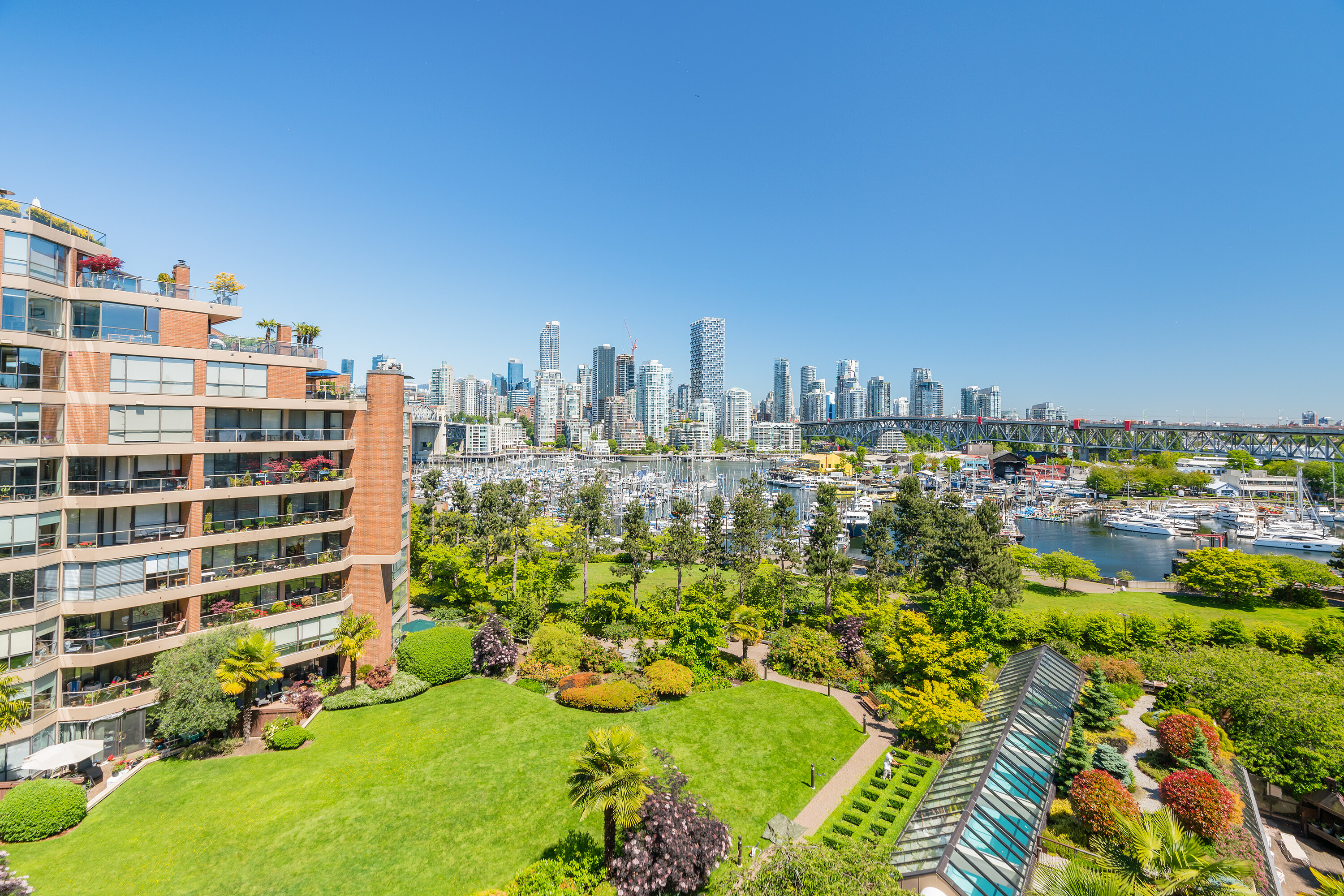  False Creek Waterfront Living - 物件實景
