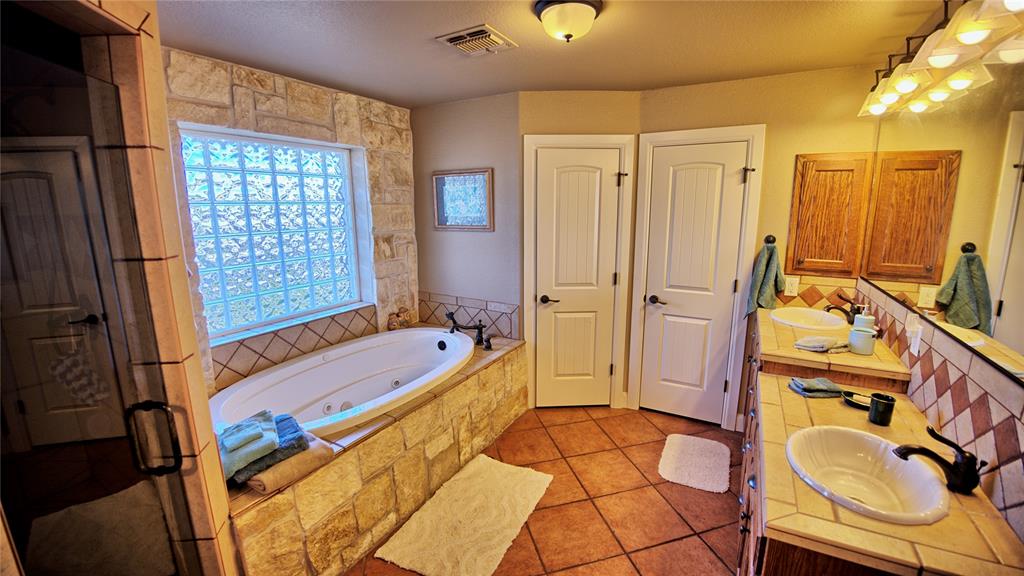 Paradise, Texas, 76073, United States, 4 Bedrooms Bedrooms, ,3 BathroomsBathrooms,Residential,For Sale,1982830