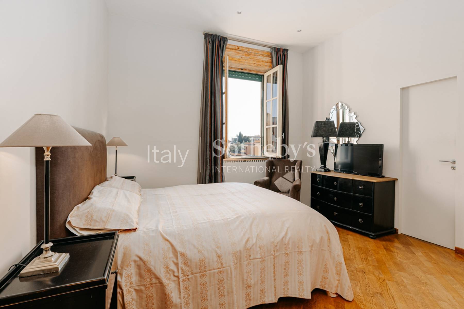  Elegant Liberty-Style Apartment on Via Monte Zebio - 物件實景