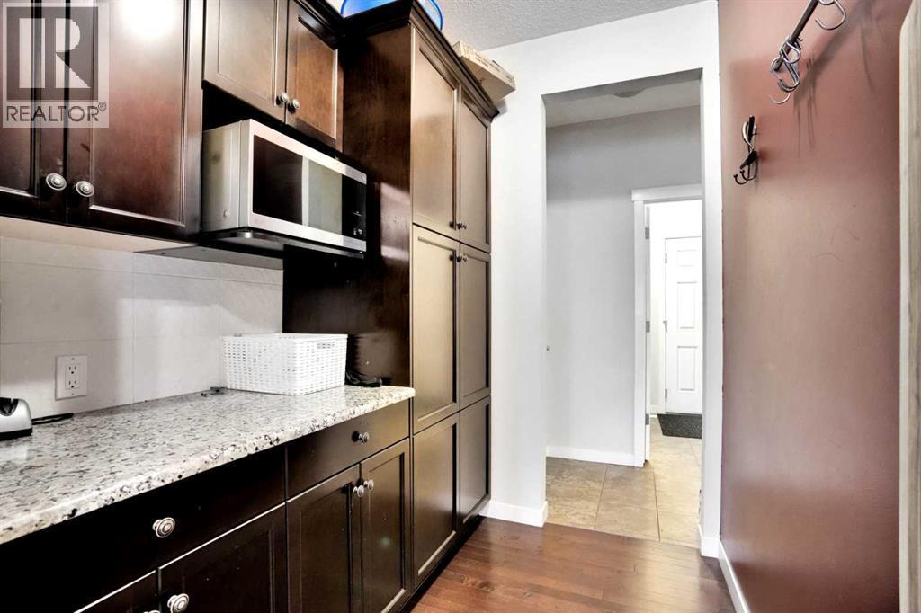 CALGARY, Alberta, T2X 0J7, CA, 3 Bedrooms Bedrooms, ,2 BathroomsBathrooms,Residential,For Sale,1947364