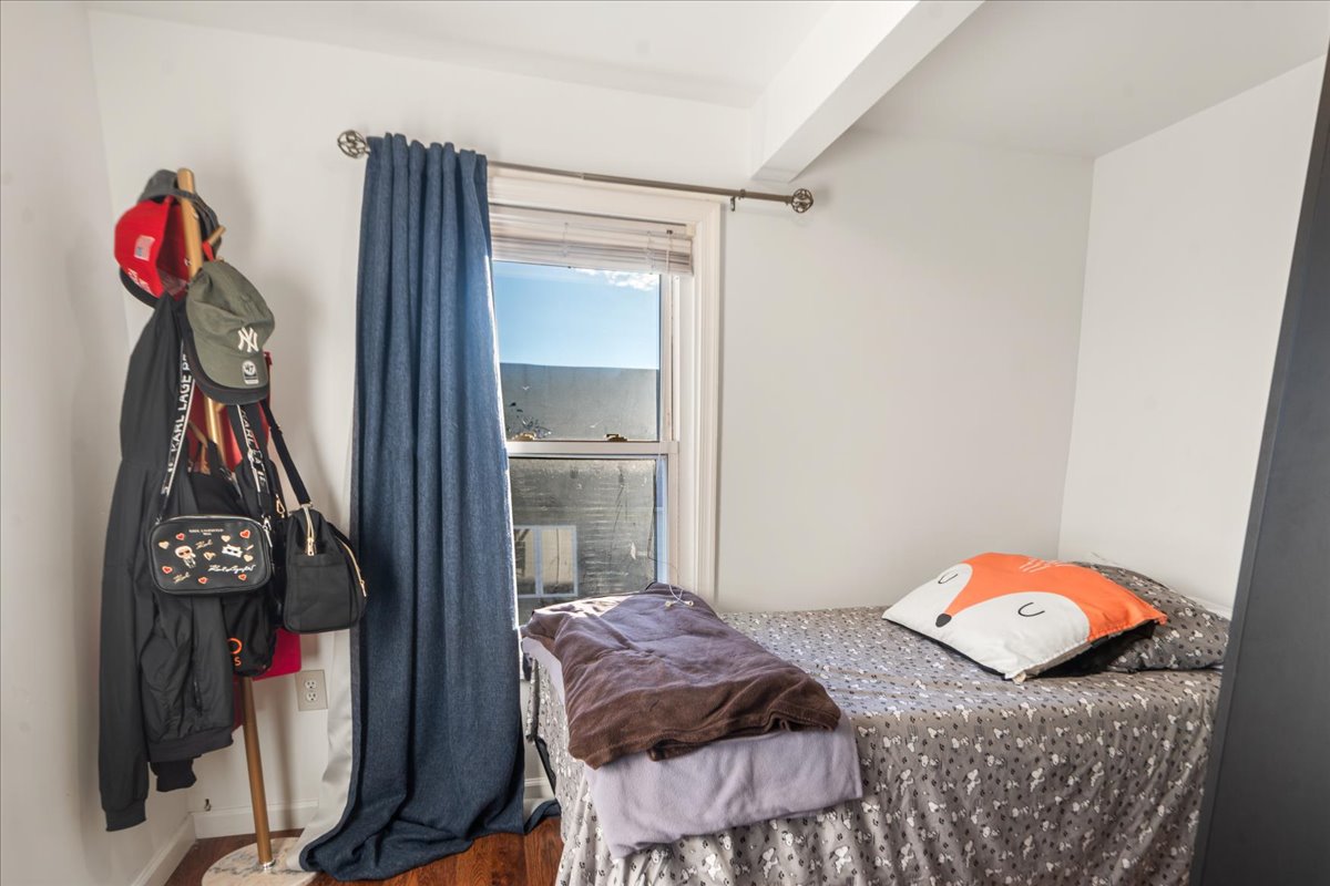 Bergen, Lodi Borough, New Jersey, 07644, United States, 6 Bedrooms Bedrooms, ,4 BathroomsBathrooms,Residential,For Sale,1977349