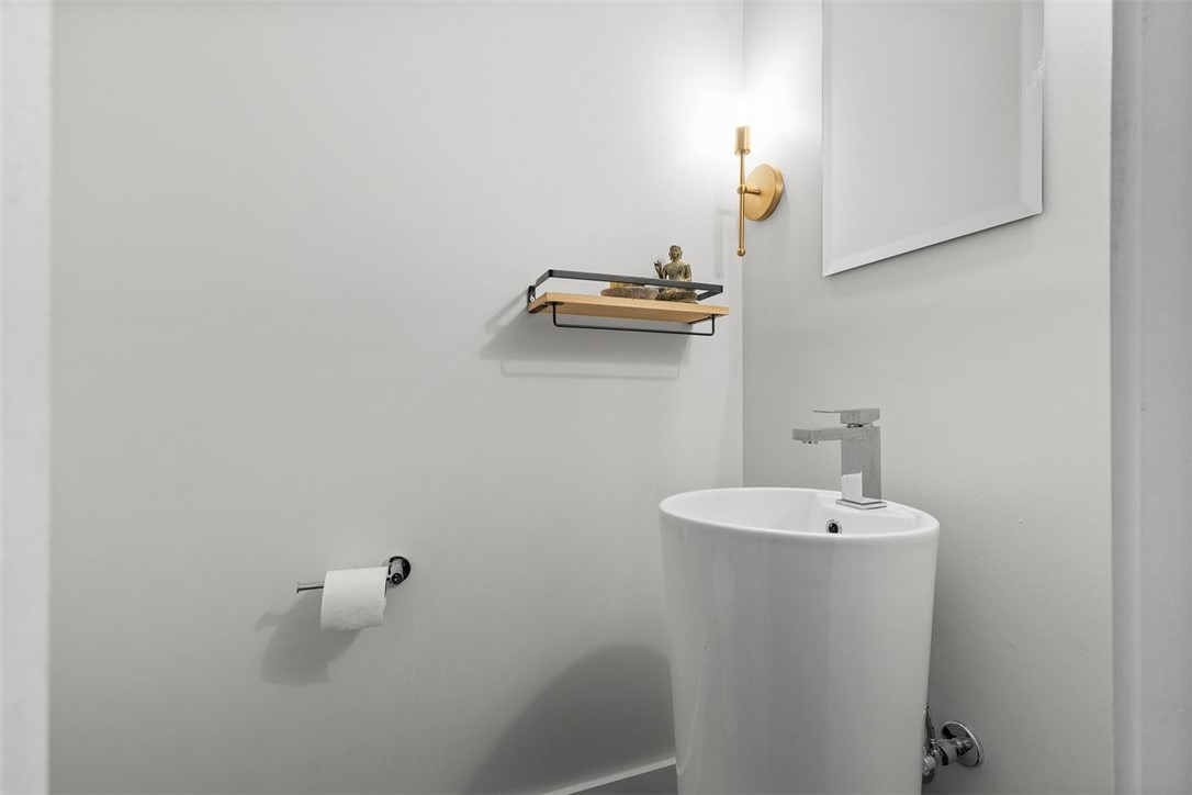 Lawrenceville, Pennsylvania, 15201, United States, 2 Bedrooms Bedrooms, ,4 BathroomsBathrooms,Residential,For Sale,1751252