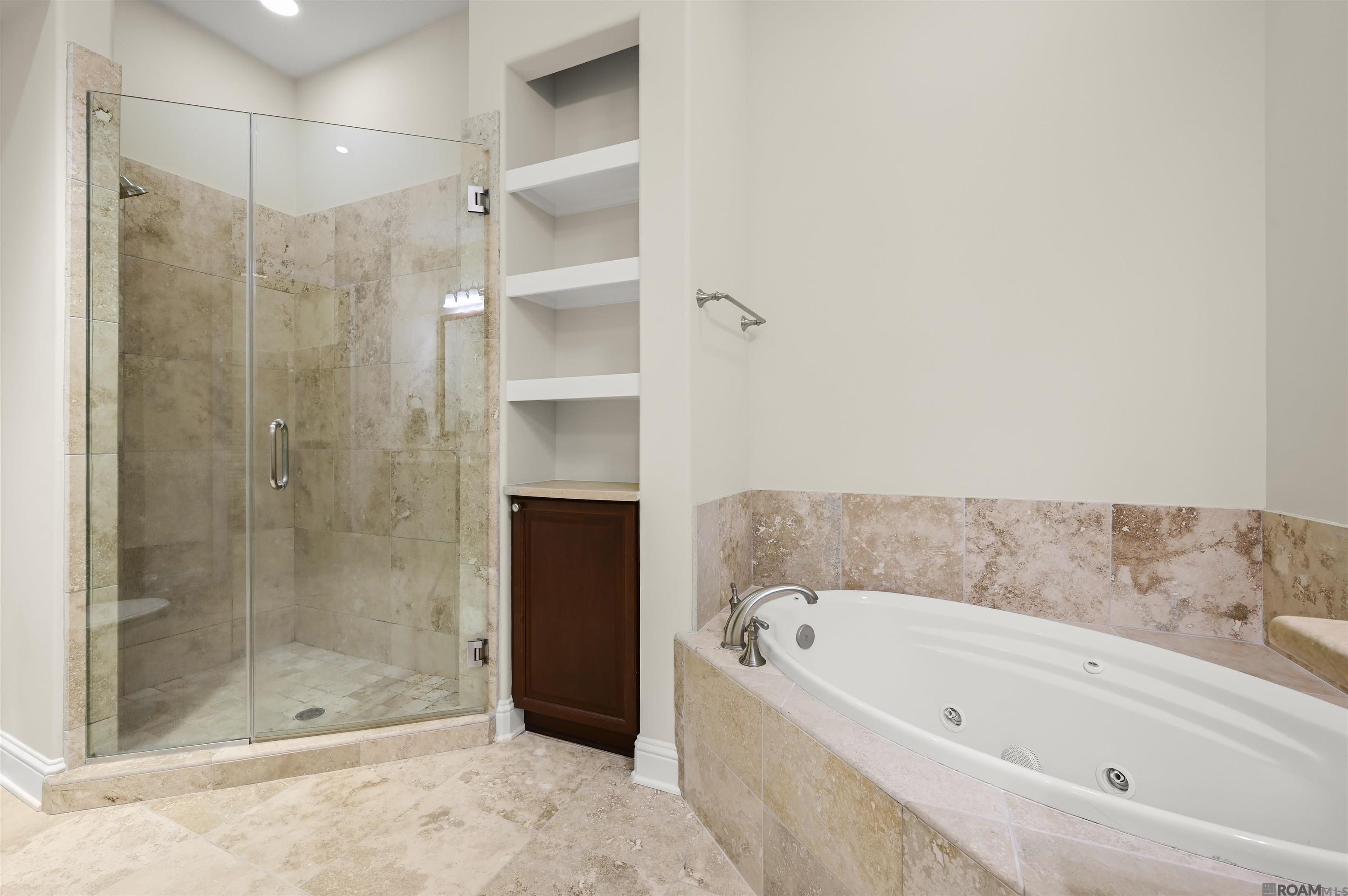 Baton Rouge, Louisiana, 70808, United States, 3 Bedrooms Bedrooms, ,2 BathroomsBathrooms,Residential,For Sale,1980847
