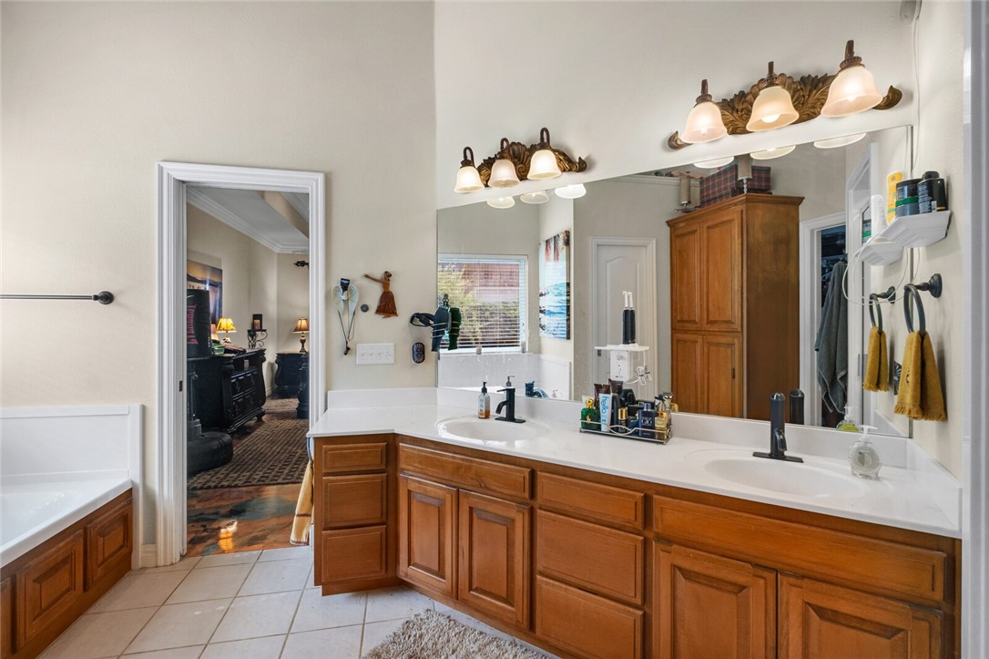 Rogers, Arkansas, 72758, United States, 4 Bedrooms Bedrooms, ,3 BathroomsBathrooms,Residential,For Sale,1821426