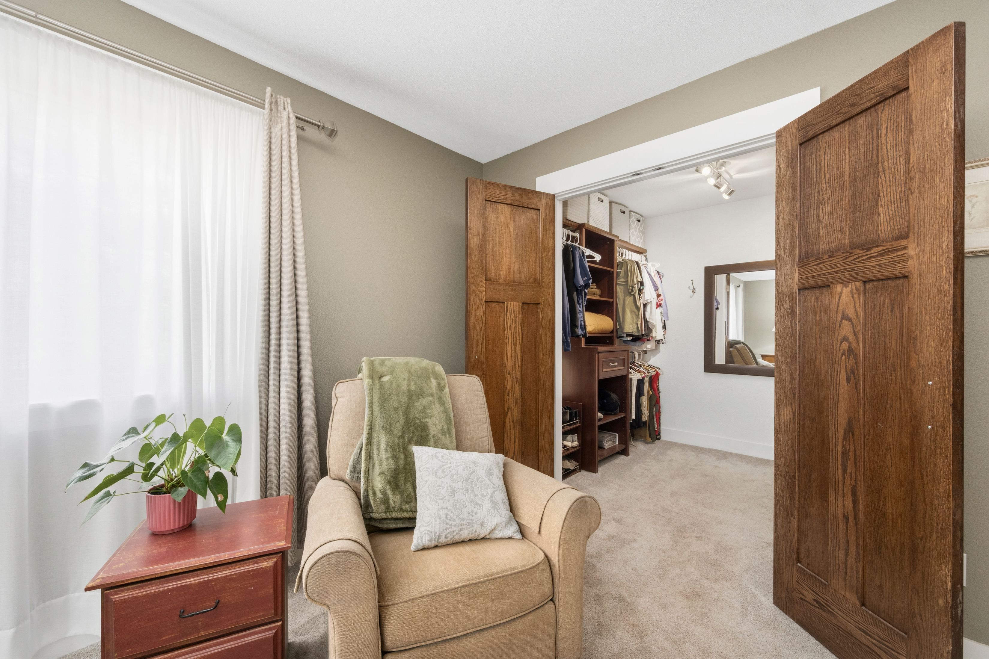  Beautifully Updated Raised Ranch, Perfectly Positioned to Capture Views - 物件實景