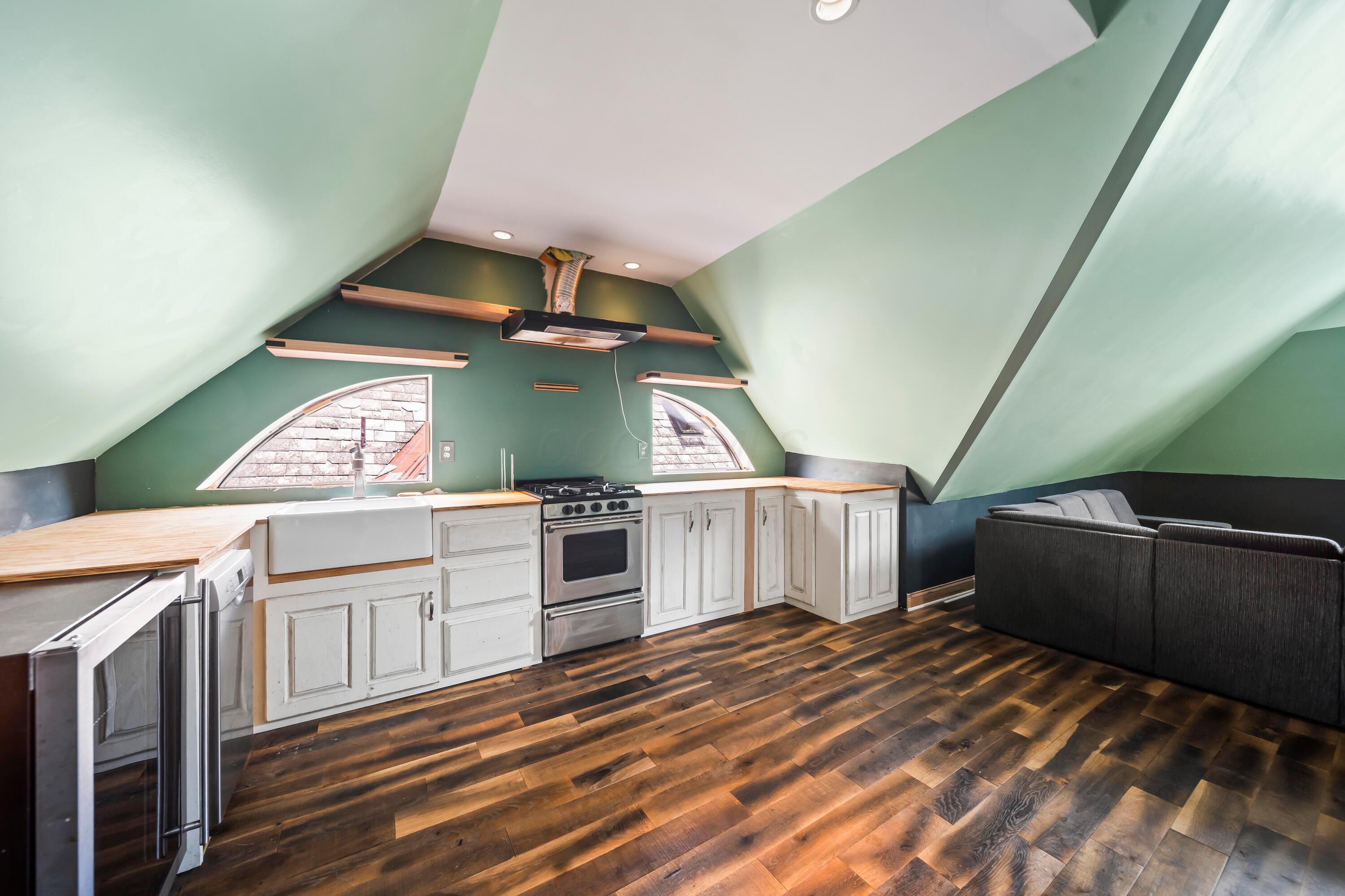 Columbus, Ohio, 43205, United States, 4 Bedrooms Bedrooms, ,3 BathroomsBathrooms,Residential,For Sale,1866885