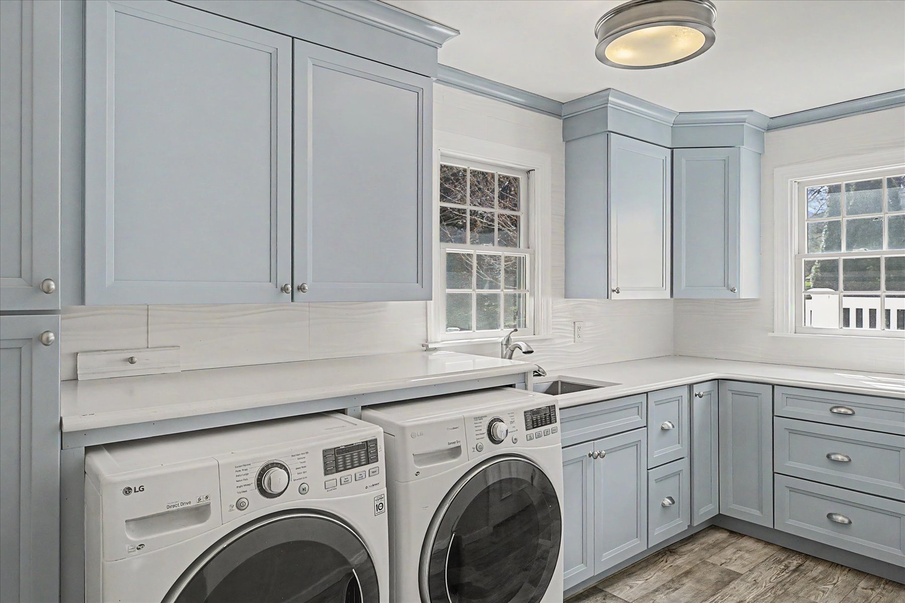  Lovely Cape Cod Home Situated on Two Private Acres - 物件實景