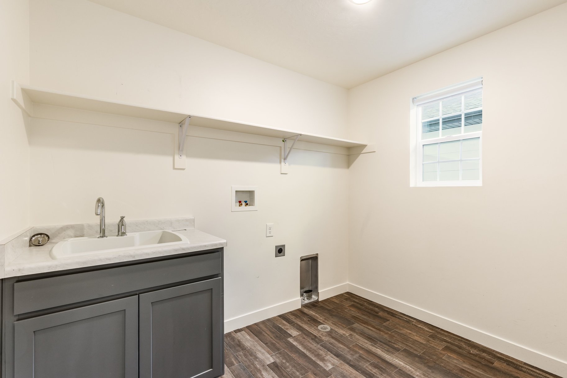  Fresh, Bright & Beautiful 2-Story Home - 物件實景