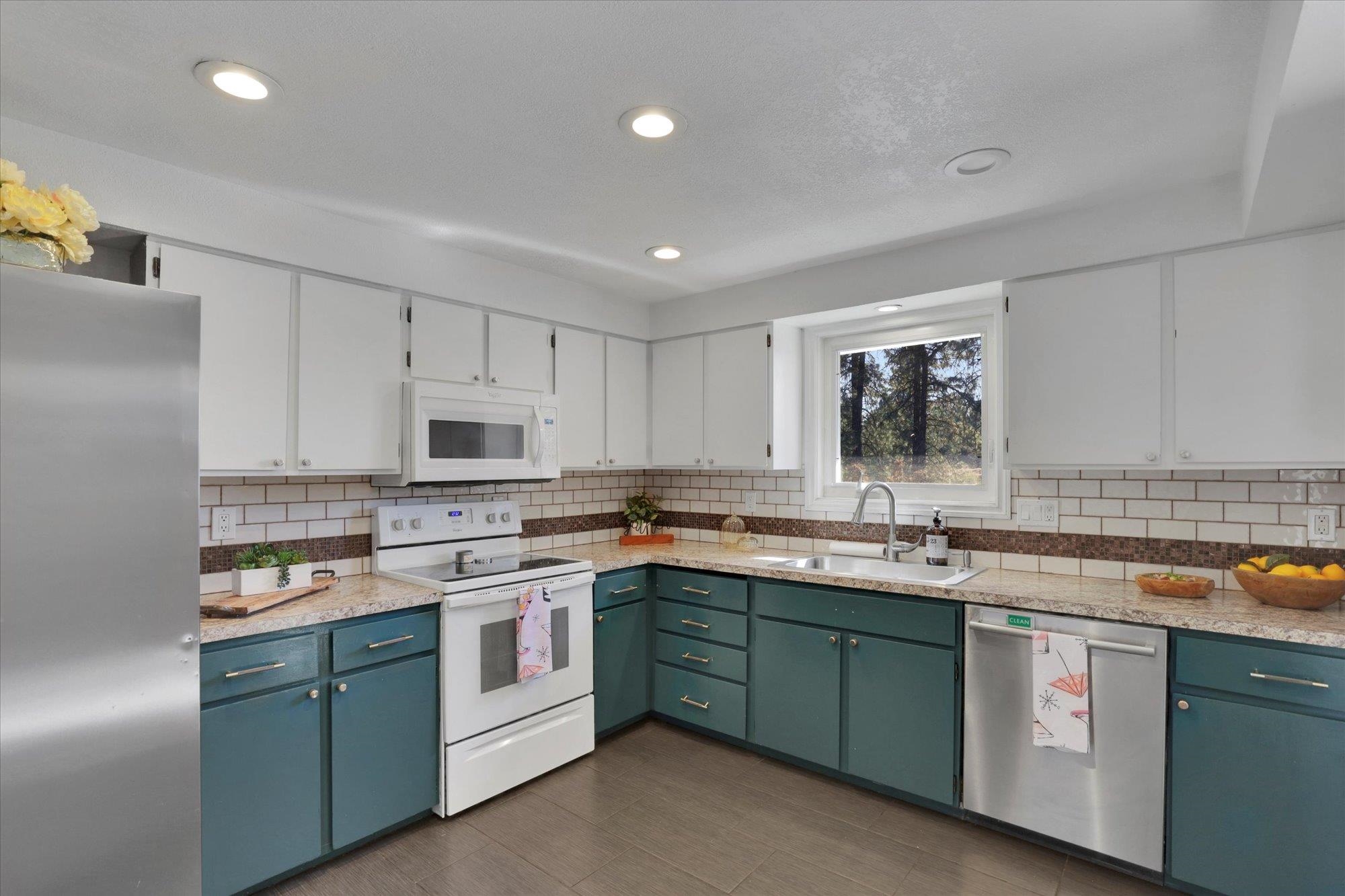 Mead, Washington, 99021, United States, 6 Bedrooms Bedrooms, ,3 BathroomsBathrooms,Residential,For Sale,1958324