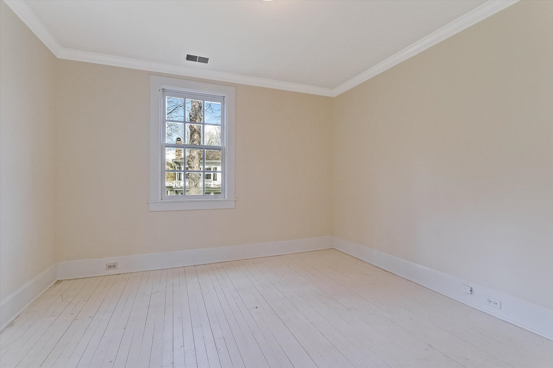  Timeless Character with an Exceptional Setting - 物件實景