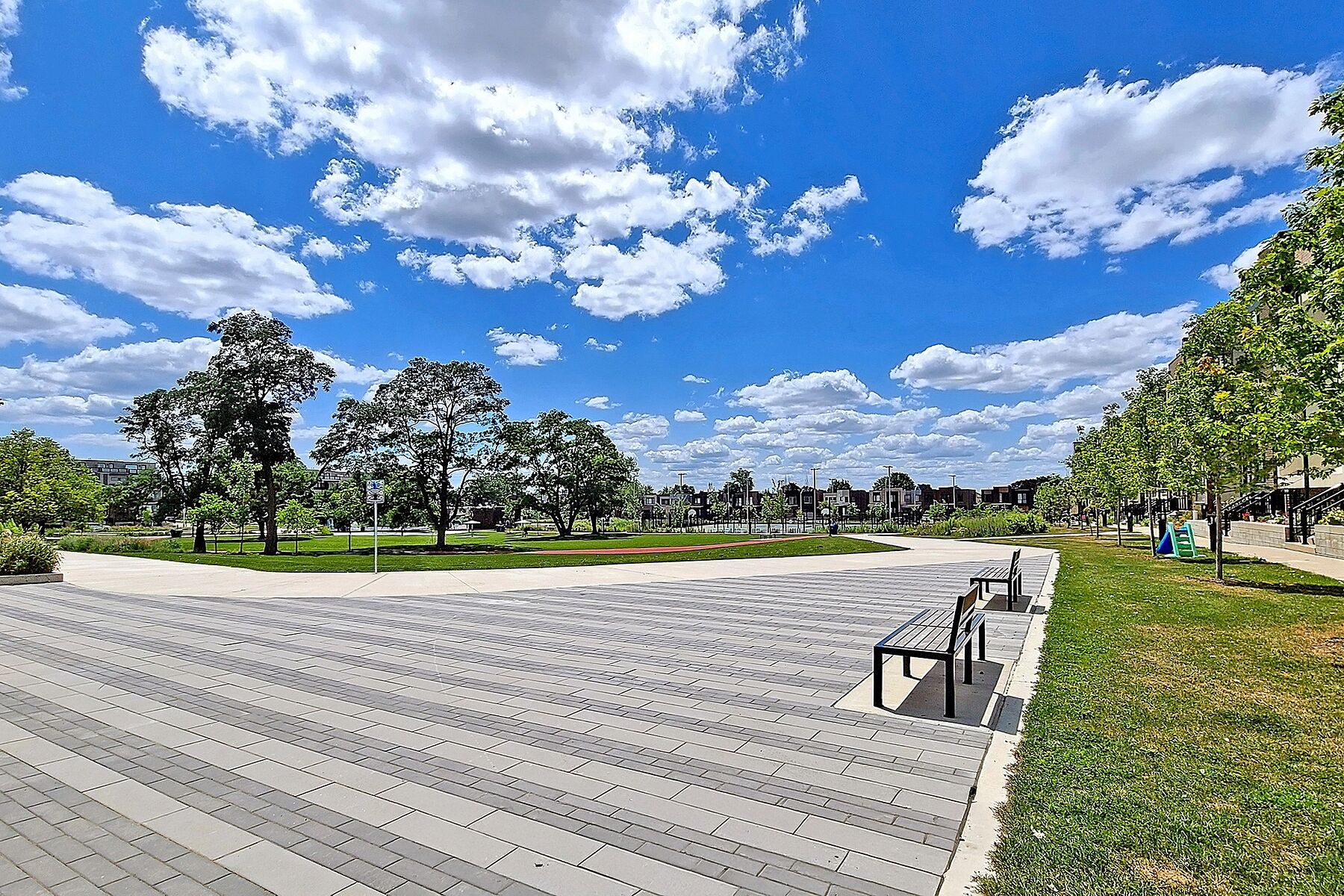  Parkside Luxury Freehold - 物件實景
