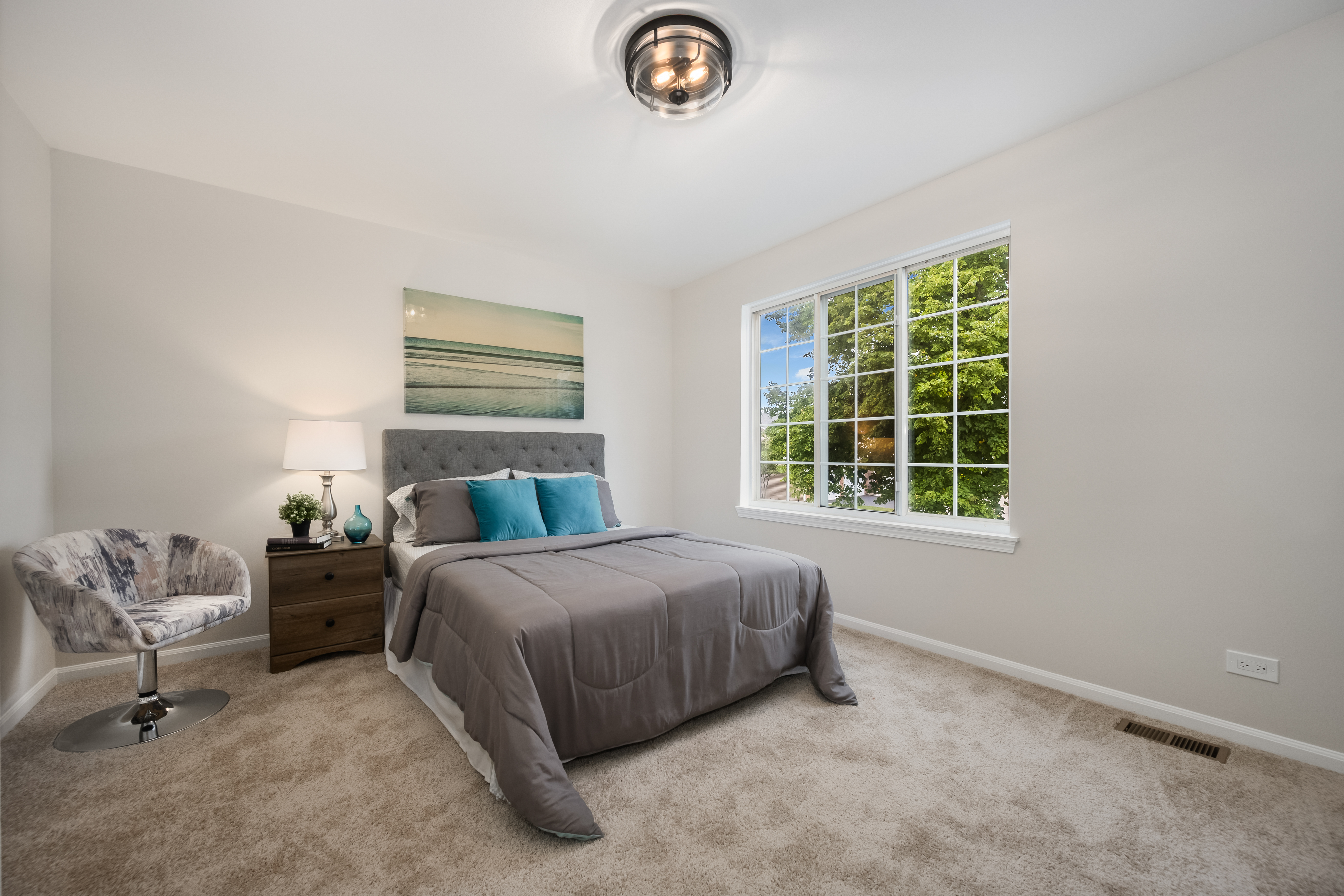 Thoughtfully Refreshed with Contemporary Finishes Throughout - 物件實景