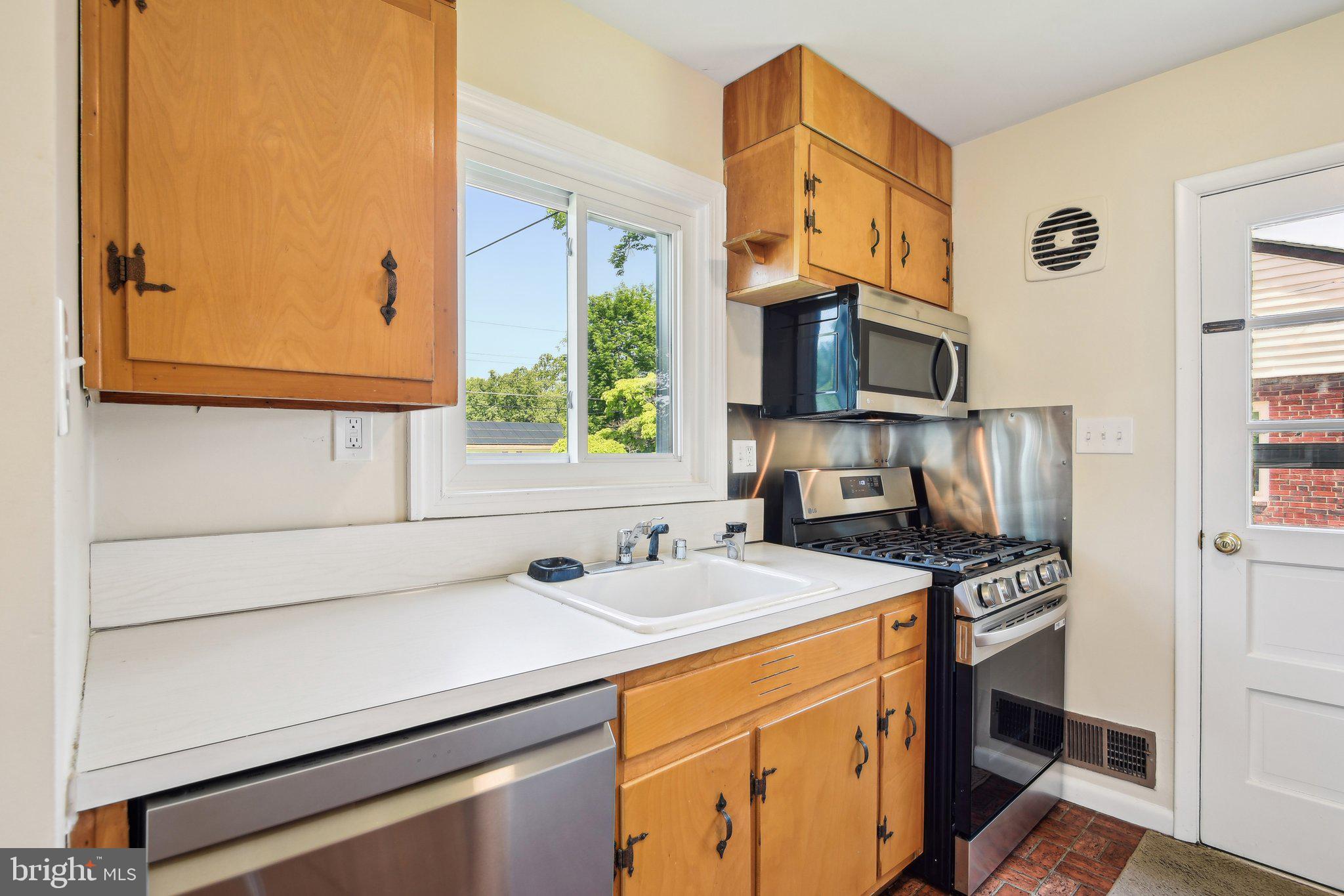 Silver Spring, Maryland, 20906, United States, 3 Bedrooms Bedrooms, ,2 BathroomsBathrooms,Residential,For Sale,1916566