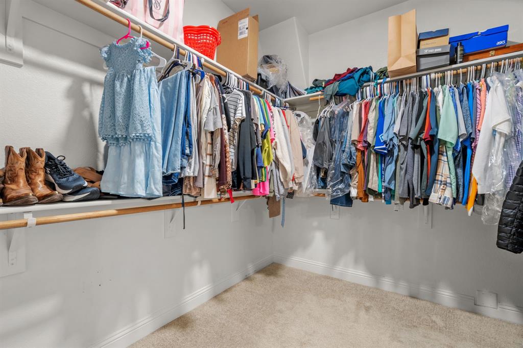 Waxahachie, Texas, 75165, United States, 4 Bedrooms Bedrooms, ,3 BathroomsBathrooms,Residential,For Sale,1981822