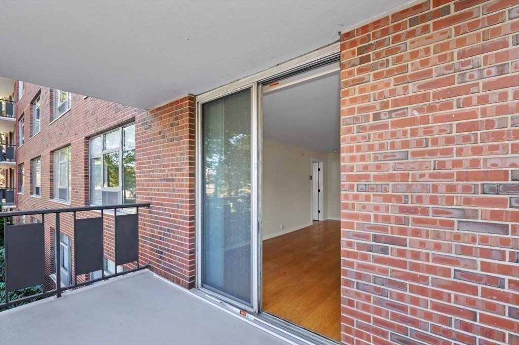 Newton, Massachusetts, 02467, United States, 1 Bedroom Bedrooms, ,2 BathroomsBathrooms,Residential,For Sale,1960805