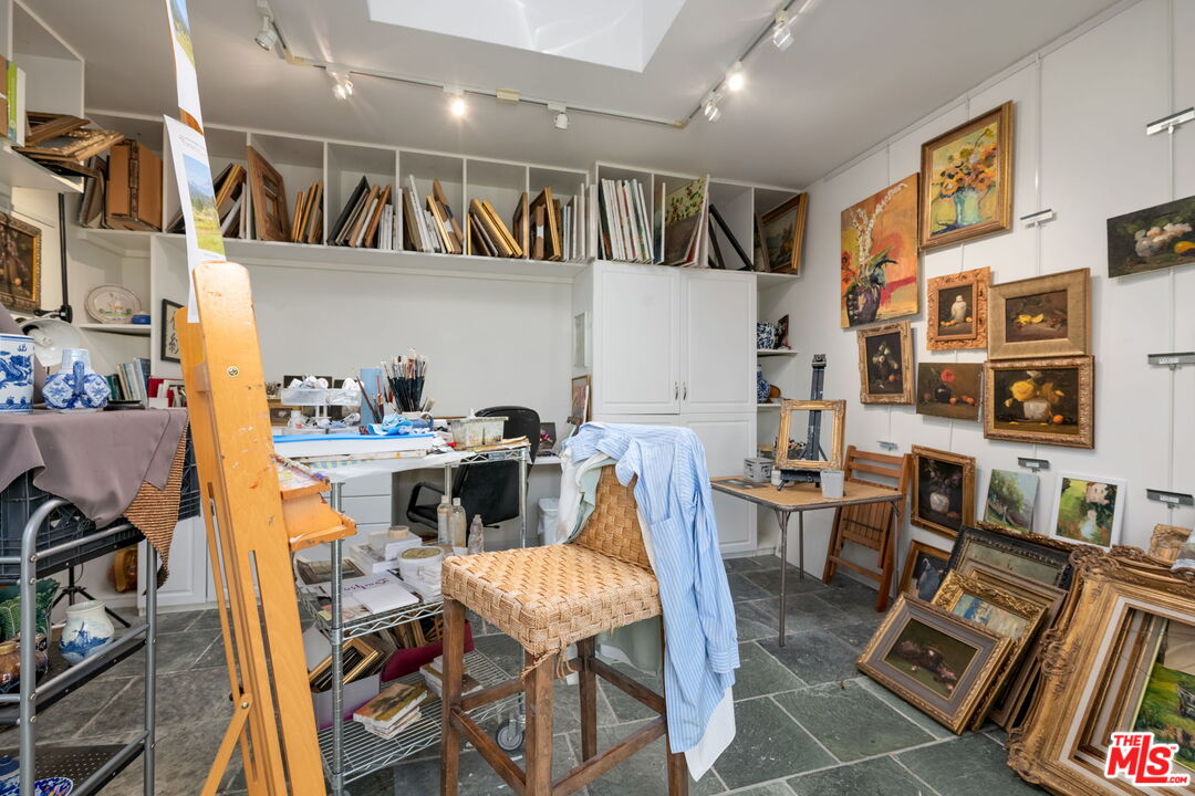 Los Angeles, California, 90049, United States, 4 Bedrooms Bedrooms, ,1 BathroomBathrooms,Residential,For Sale,1991602