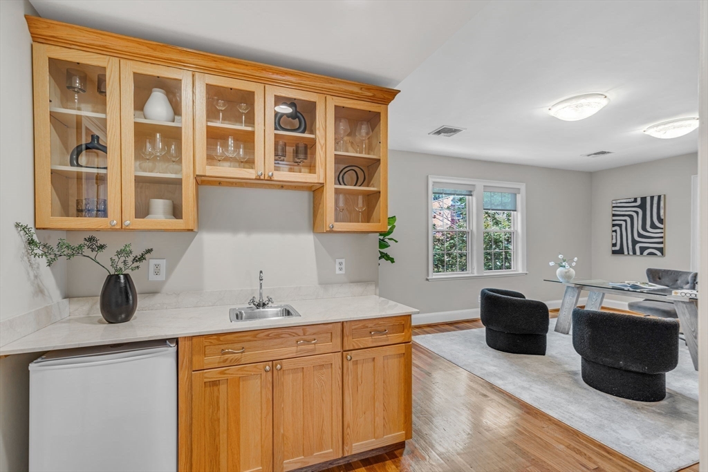 Brookline, Massachusetts, 02446, United States, 6 Bedrooms Bedrooms, ,4 BathroomsBathrooms,Residential,For Sale,1921291