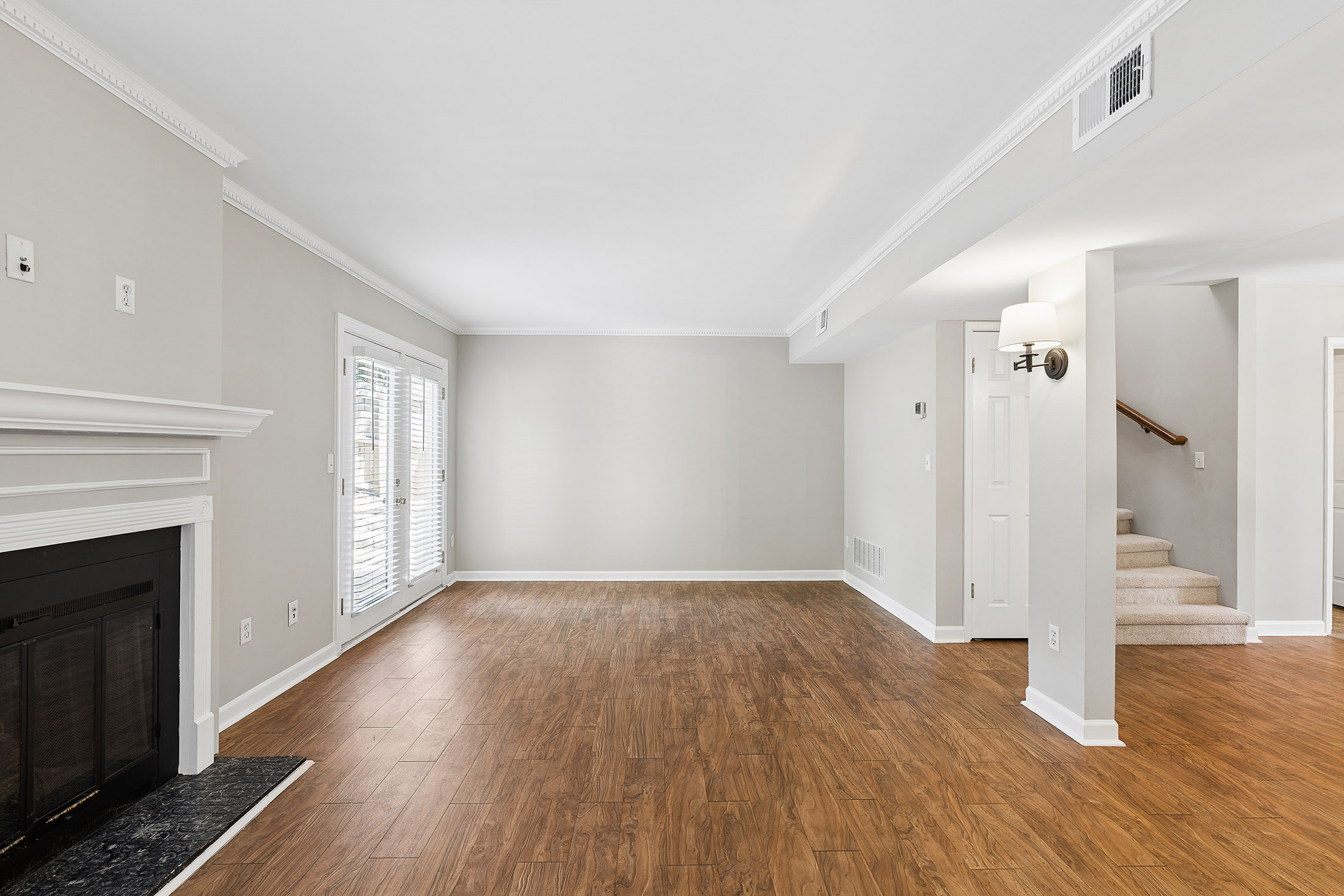  Beautifully Updated Fee Simple Townhome in an Exceptional Brookhaven Location - 物件實景