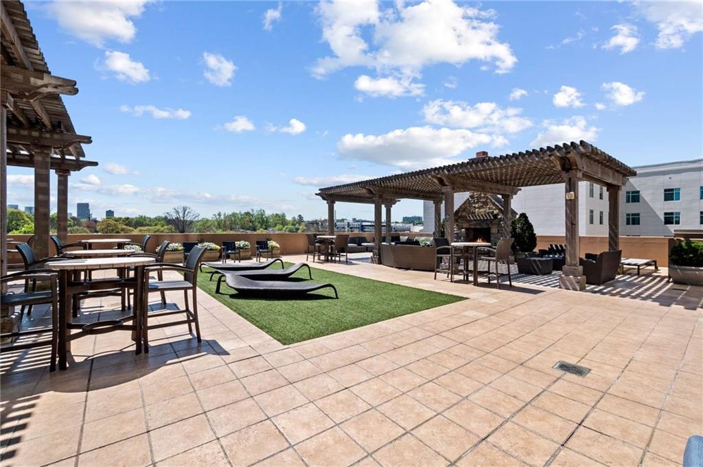 Atlanta, Georgia, 30363, United States, 2 Bedrooms Bedrooms, ,3 BathroomsBathrooms,Residential,For Sale,1949376