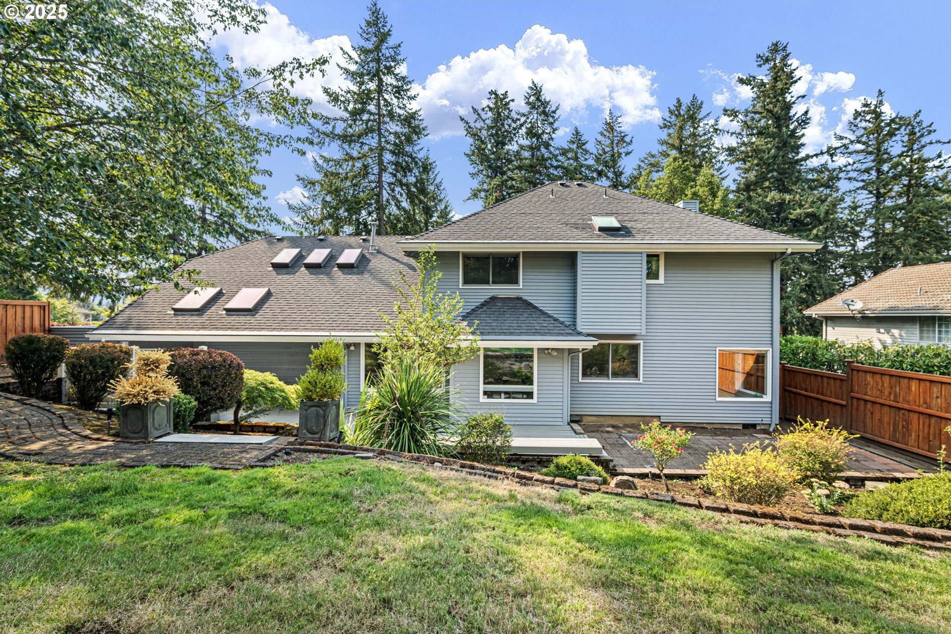 Eugene, Oregon, 97405, United States, 4 Bedrooms Bedrooms, ,3 BathroomsBathrooms,Residential,For Sale,1942174