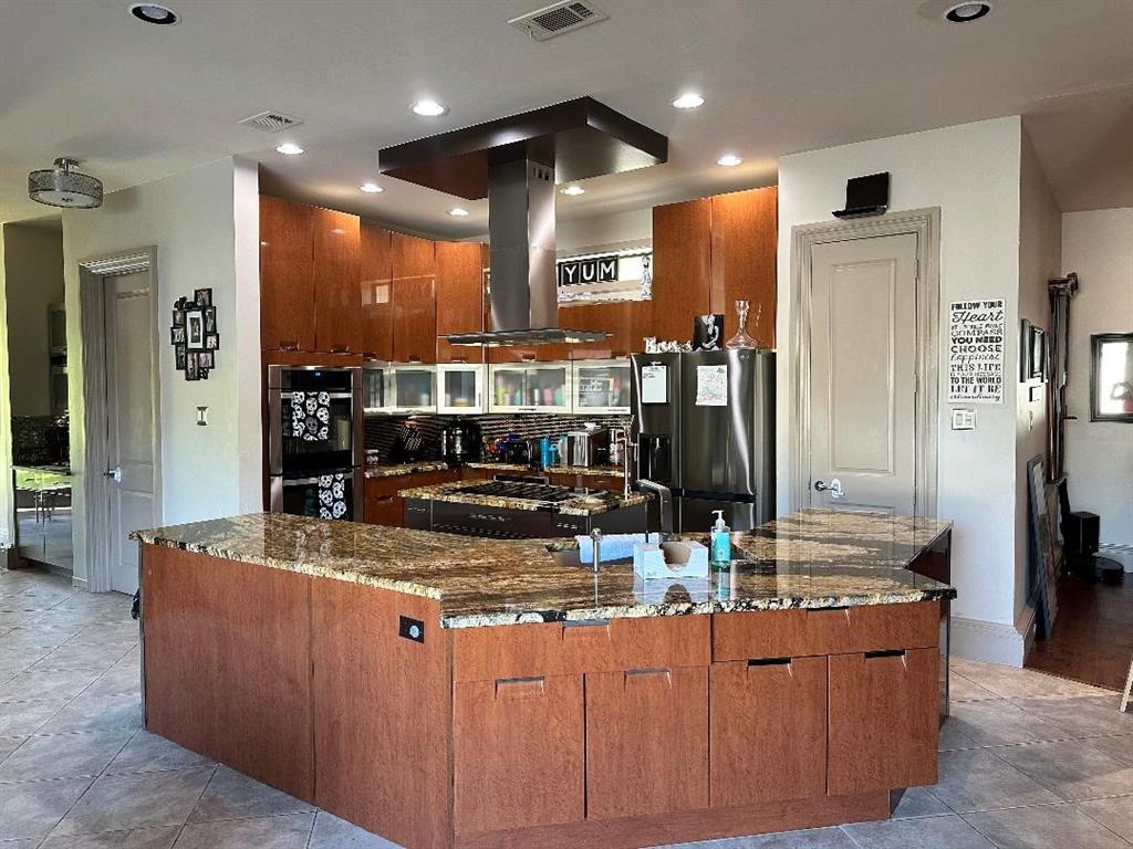 Terrell, Texas, 75160, United States, 4 Bedrooms Bedrooms, ,5 BathroomsBathrooms,Residential,For Sale,1765956