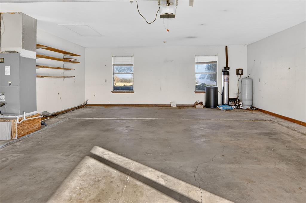 Weatherford, Texas, 76087, United States, 3 Bedrooms Bedrooms, ,2 BathroomsBathrooms,Residential,For Sale,2005416