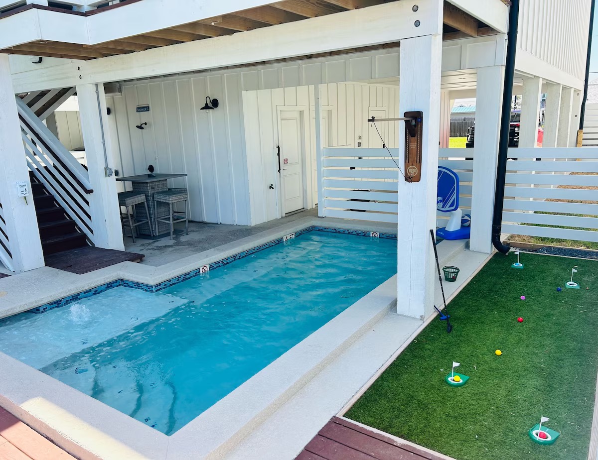 Port Aransas, Texas, 78373, United States, 5 Bedrooms Bedrooms, ,4 BathroomsBathrooms,Residential,For Sale,1982131