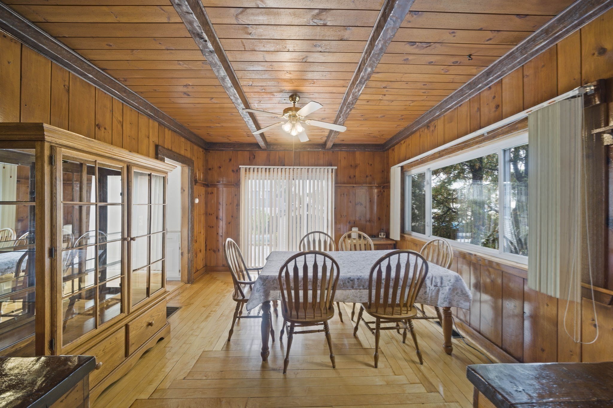 Lynn, Massachusetts, 01902, United States, 3 Bedrooms Bedrooms, ,2 BathroomsBathrooms,Residential,For Sale,1981225