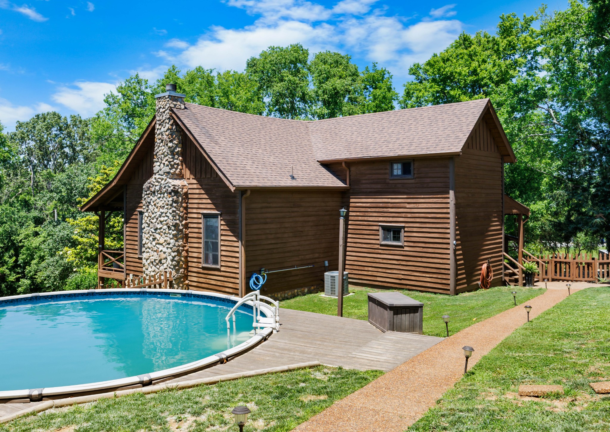 Dover, Tennessee, 37058, United States, 4 Bedrooms Bedrooms, ,3 BathroomsBathrooms,Residential,For Sale,1915564