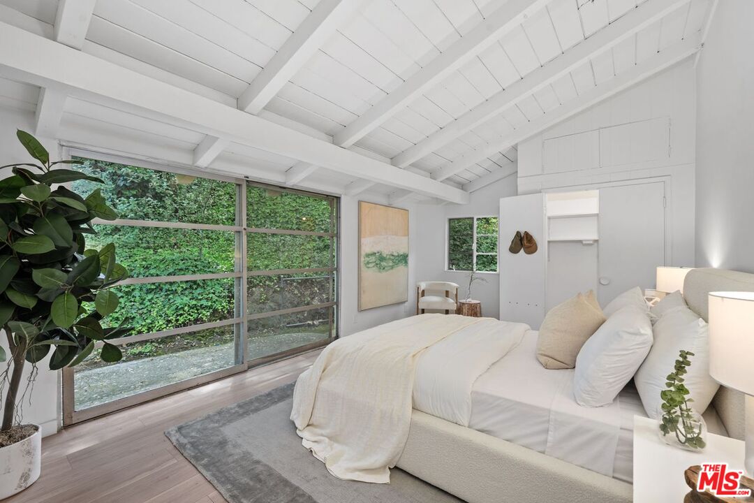 Los Angeles, California, 90049, United States, 4 Bedrooms Bedrooms, ,4 BathroomsBathrooms,Residential,For Sale,1901506
