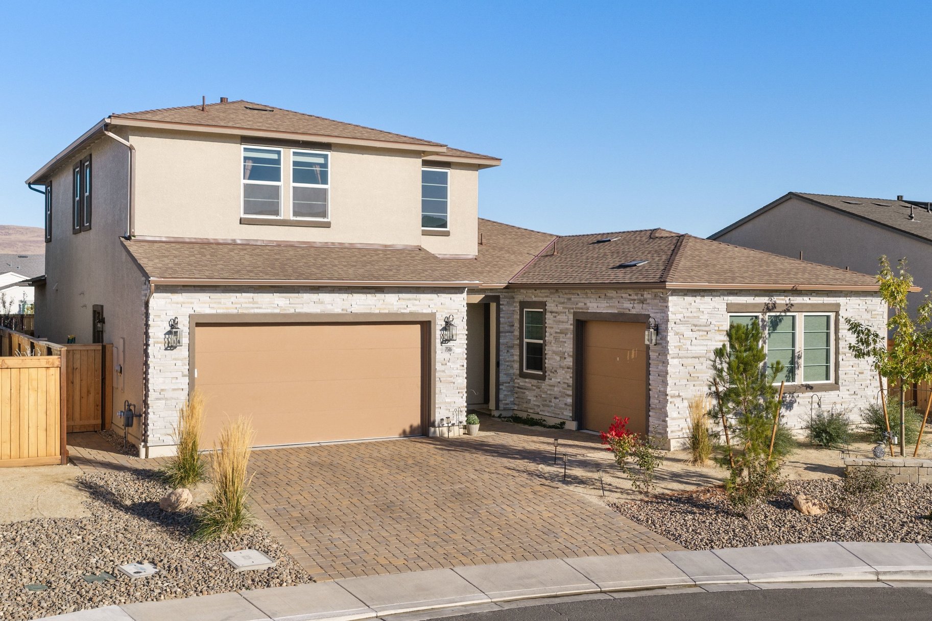  Multi-Gen Living. Mountain Views. A Backyard That