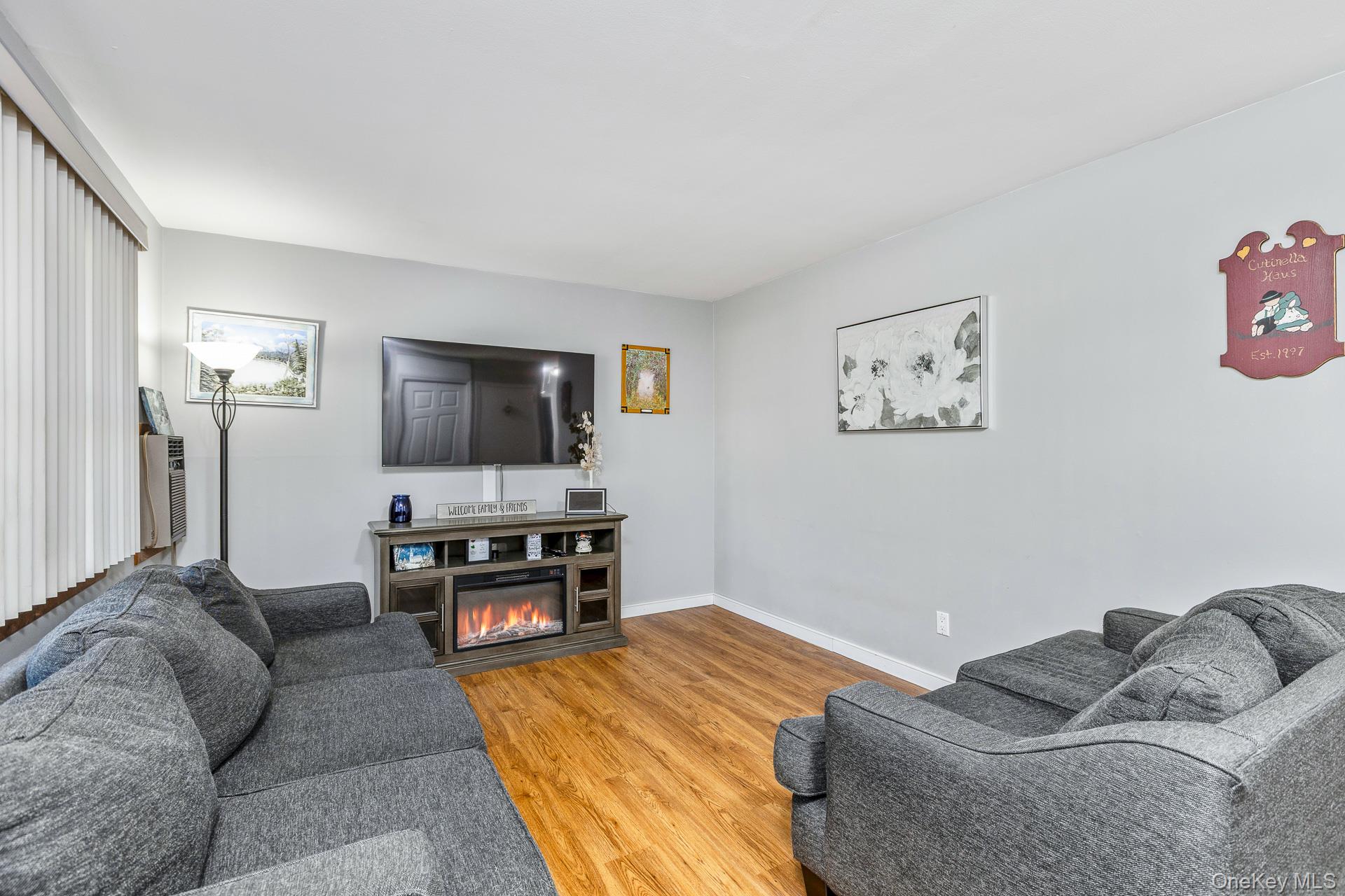 Selden, New York, 11784, United States, 3 Bedrooms Bedrooms, ,1 BathroomBathrooms,Residential,For Sale,1991834